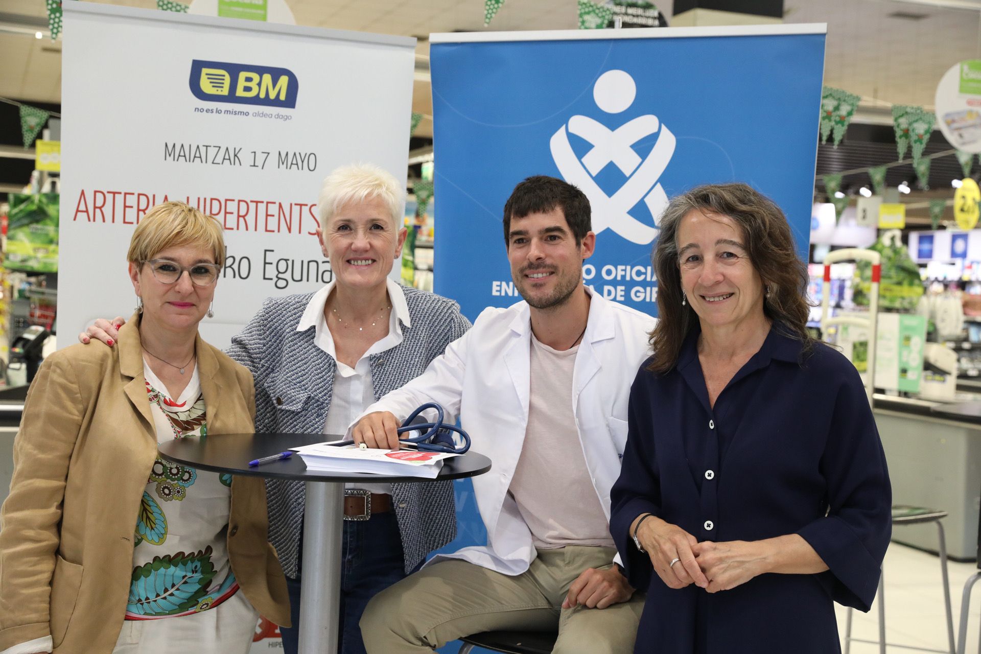 Enfermeros de Gipuzkoa conciencian a la ciudadanía sobre la importancia de cuidar la tensión arterial