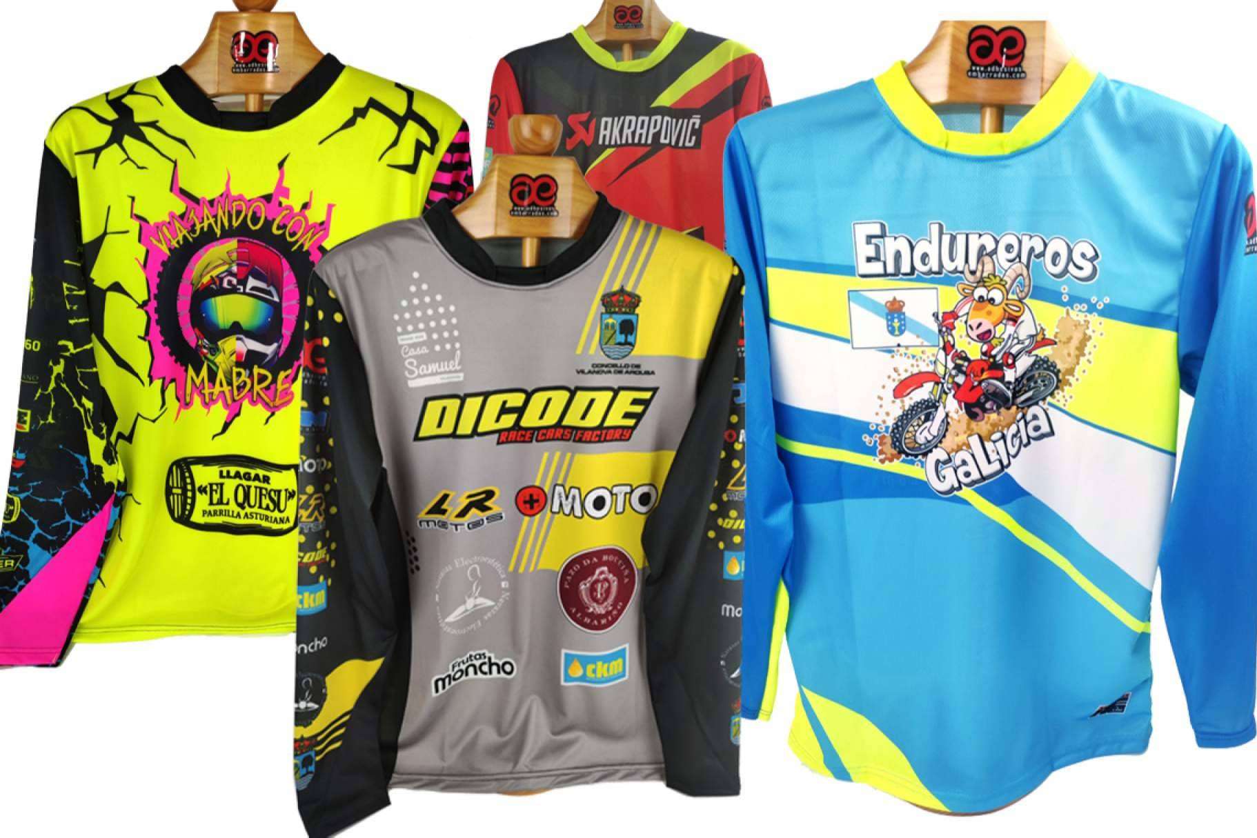 ADHESIVOSEMBARRADOS es una alternativa de confianza para hacerse con una equipación motocross personalizada