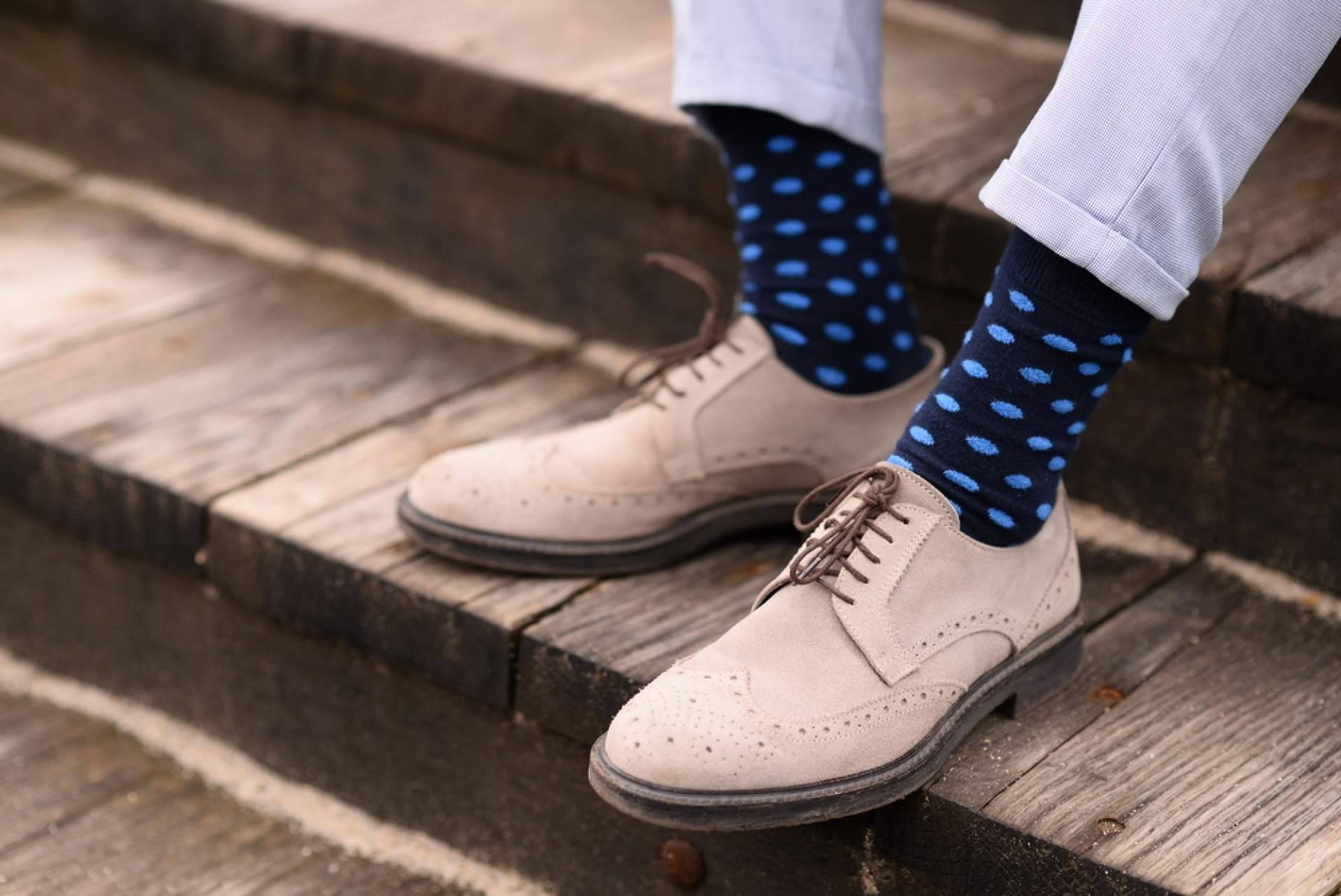 La clave de un look elegante, los calcetines altos de Socks Market