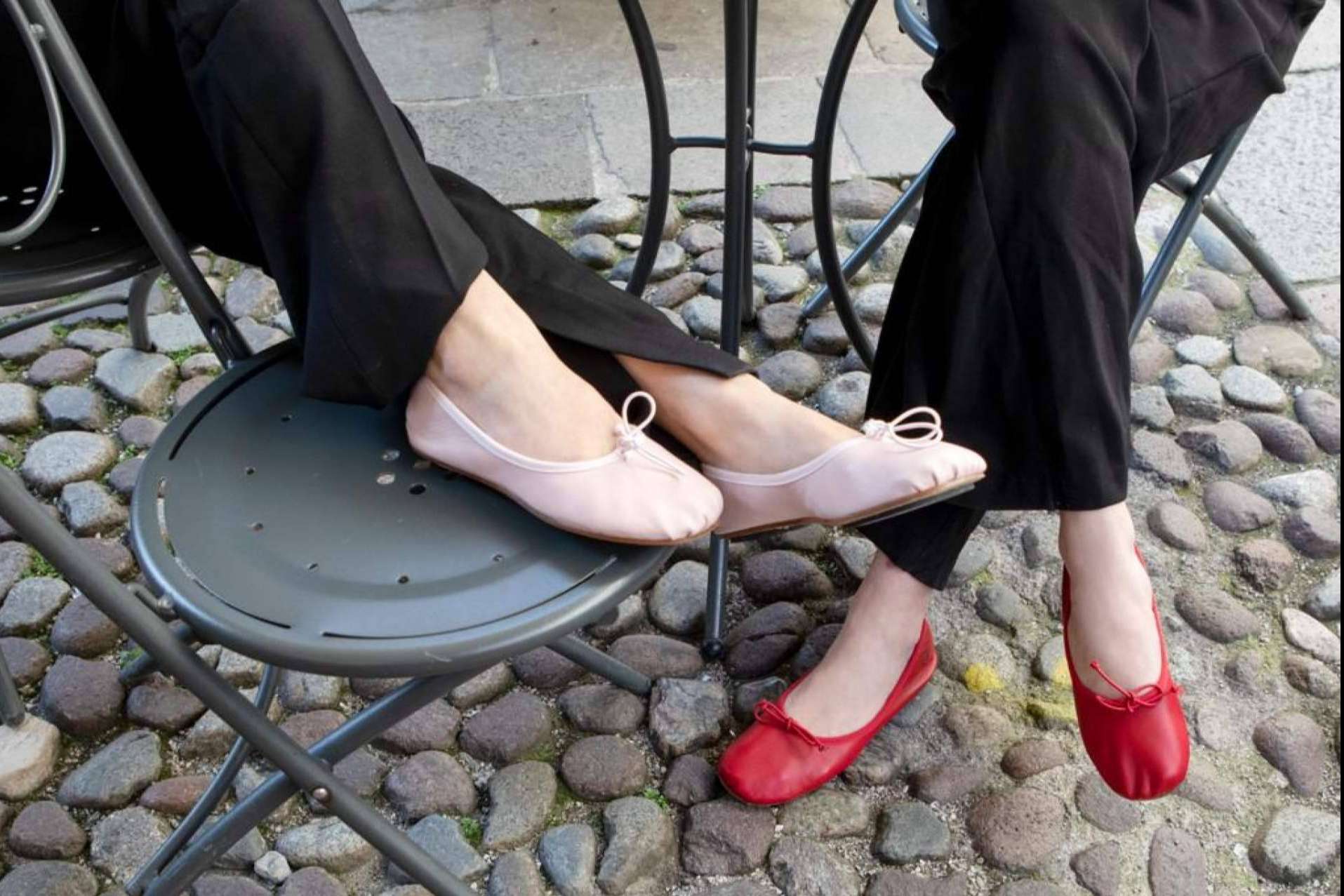 La comodidad de llevar bailarinas de piel negras en el bolso, por la marca Mon Massagué
