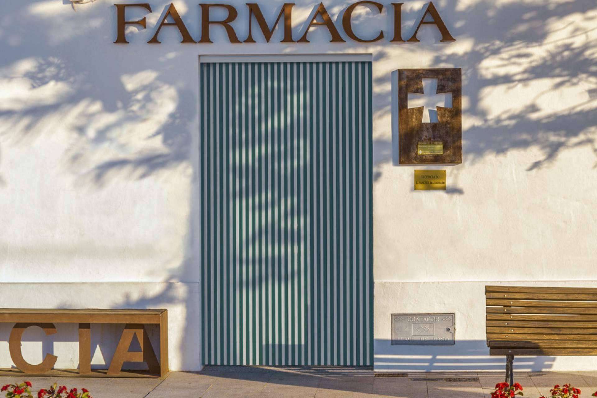 Las cortinas antimoscas son una solución decorativa y económica que ofrece Mosquiteras Baratas para impedir la entrada de insectos