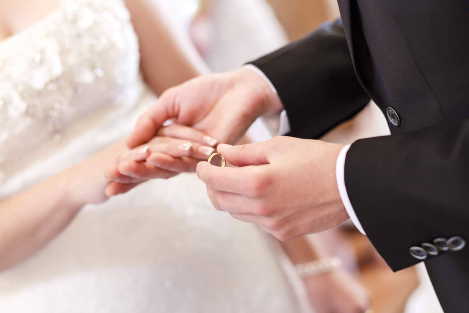 ¿Cómo escoger las alianzas de boda?, los consejos de Germán Joyero