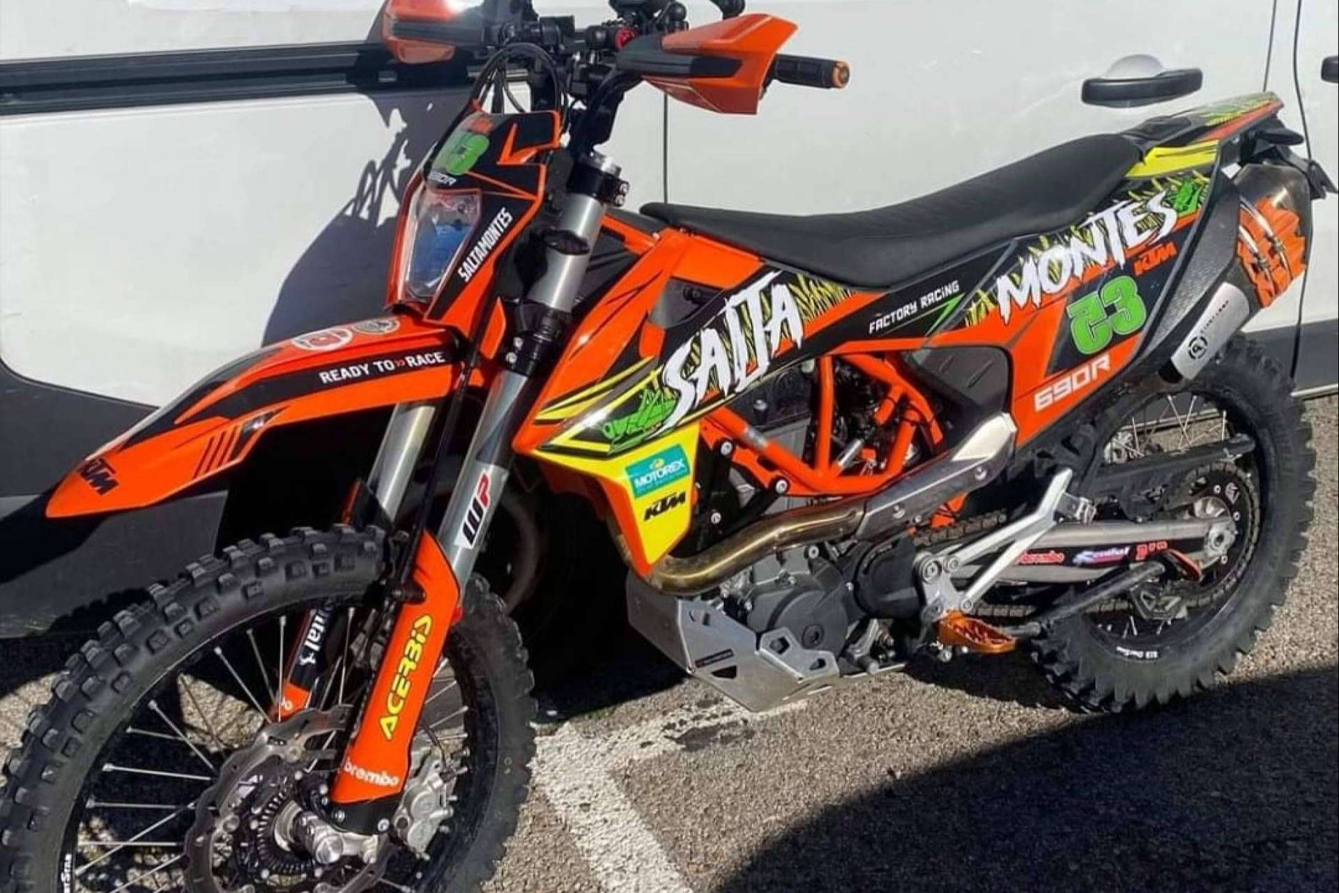Las pegatinas para motos personalizadas de ADHESIVOSEMBARRADOS