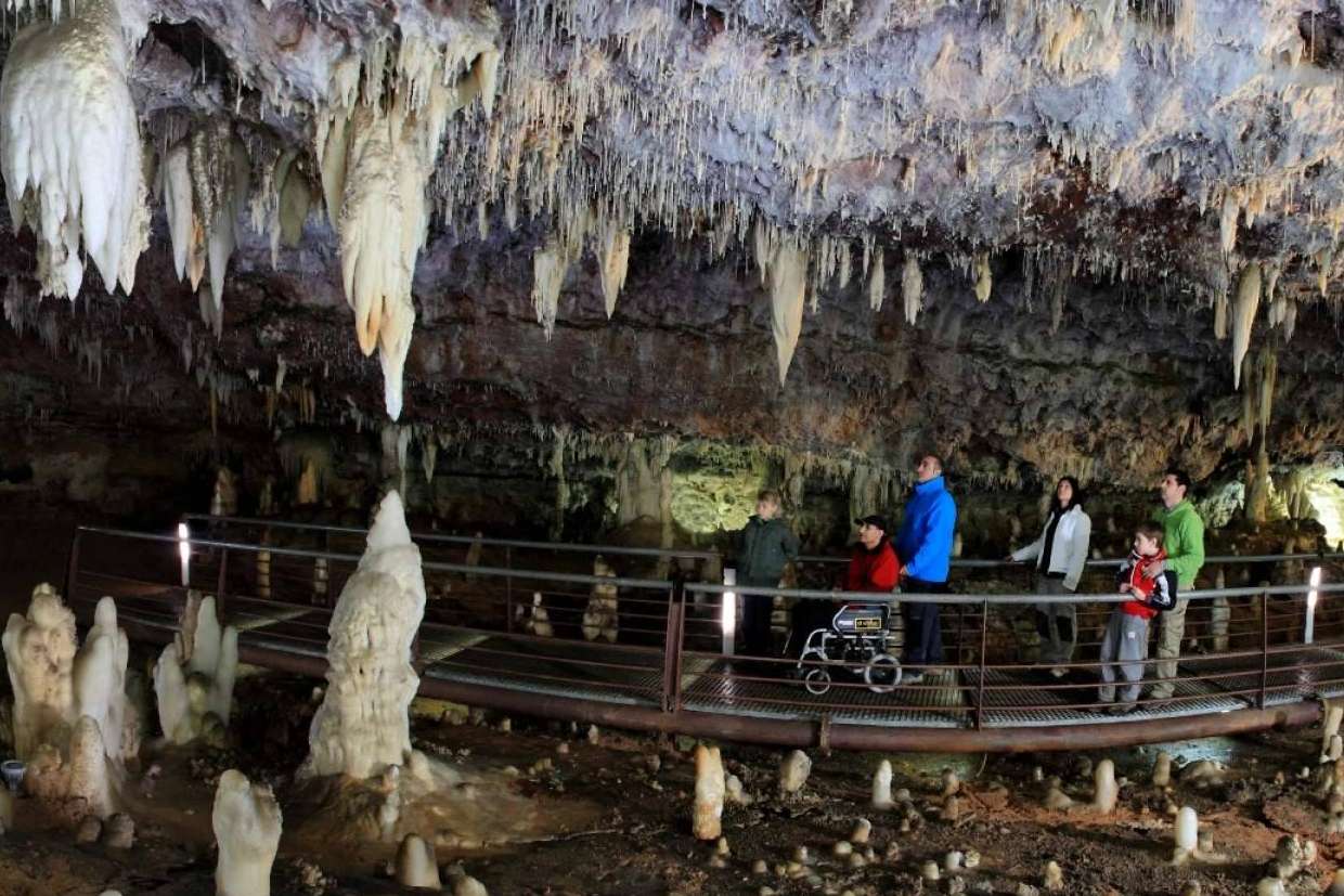 Poner en práctica el Turismo Consciente con algunas de las mejores cuevas turísticas de España