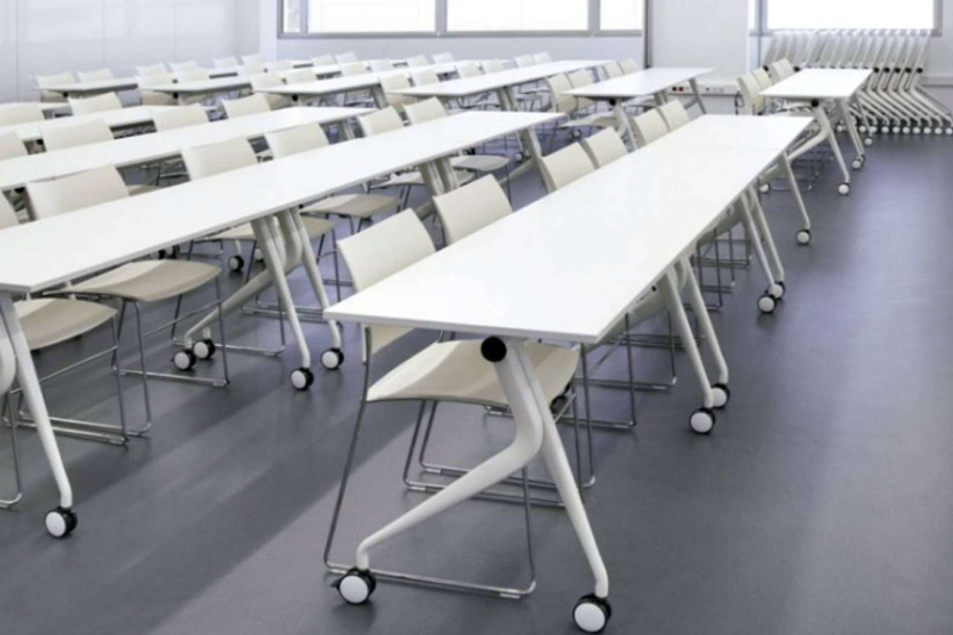 Espacios multitarea con las mesas móviles de oficina de OfficeDeco