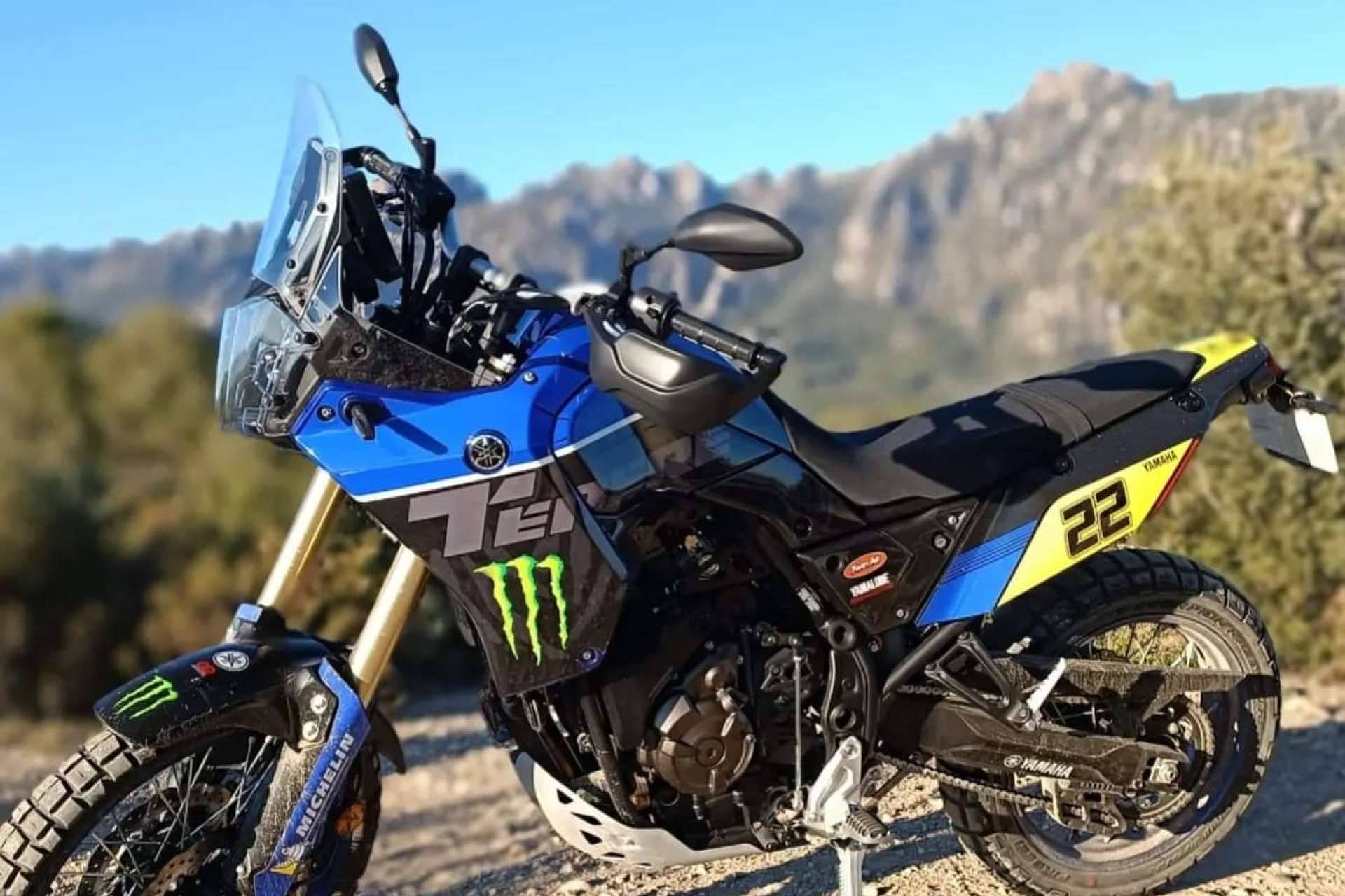 ADHESIVOSEMBARRADOS es la tienda online que dispone de pegatinas personalizadas para motos de alta calidad