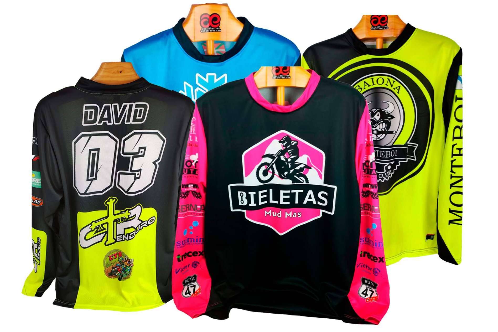ADHESIVOSEMBARRADOS brinda equipaciones personalizadas para motos offroad