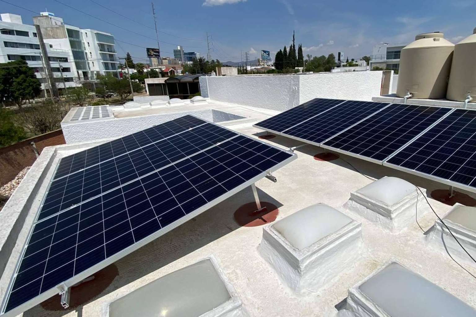 Cómo obtener paneles solares sin invertir un peso