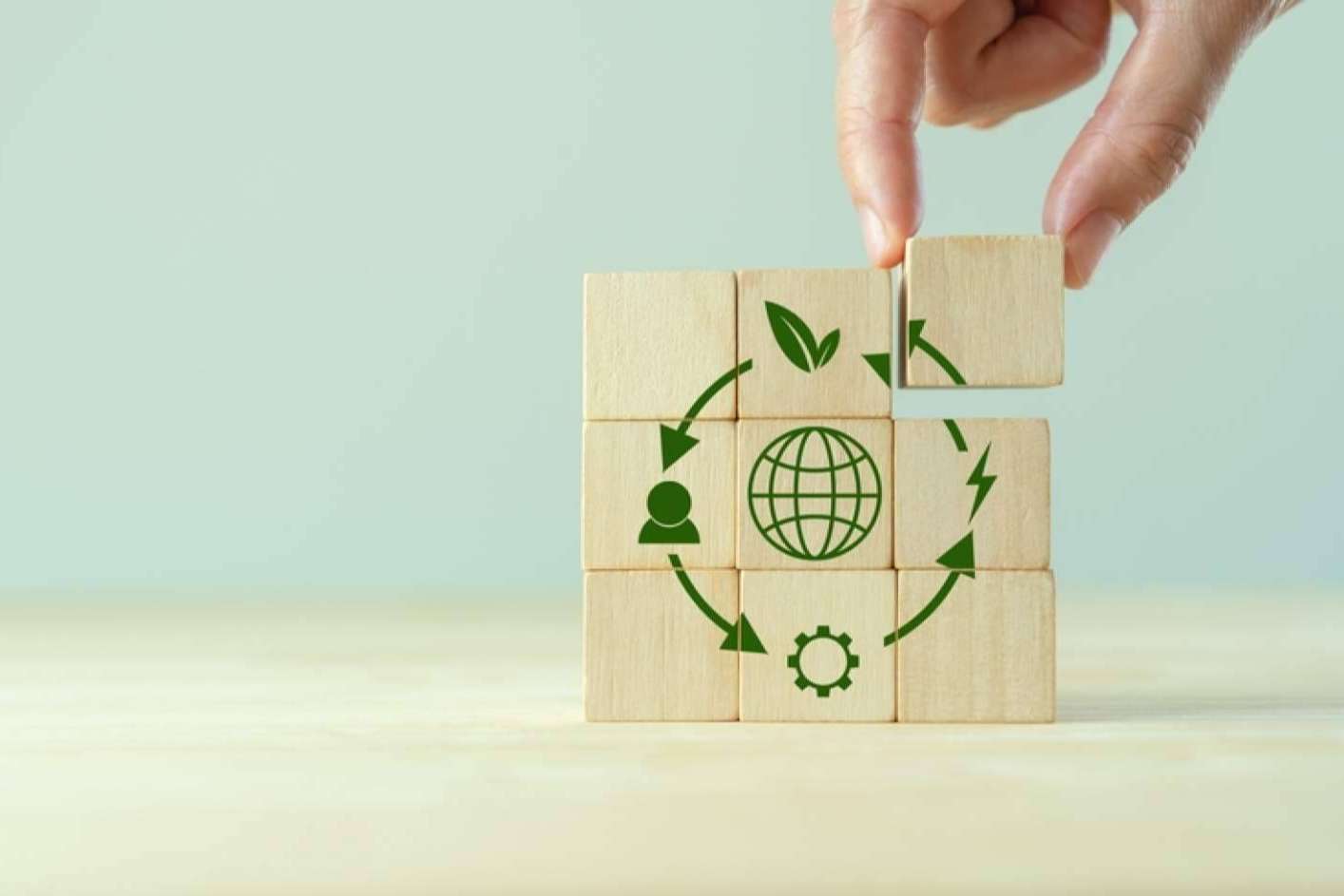 Conocer el impacto socioeconómico de la transición a energías renovables en economías emergentes