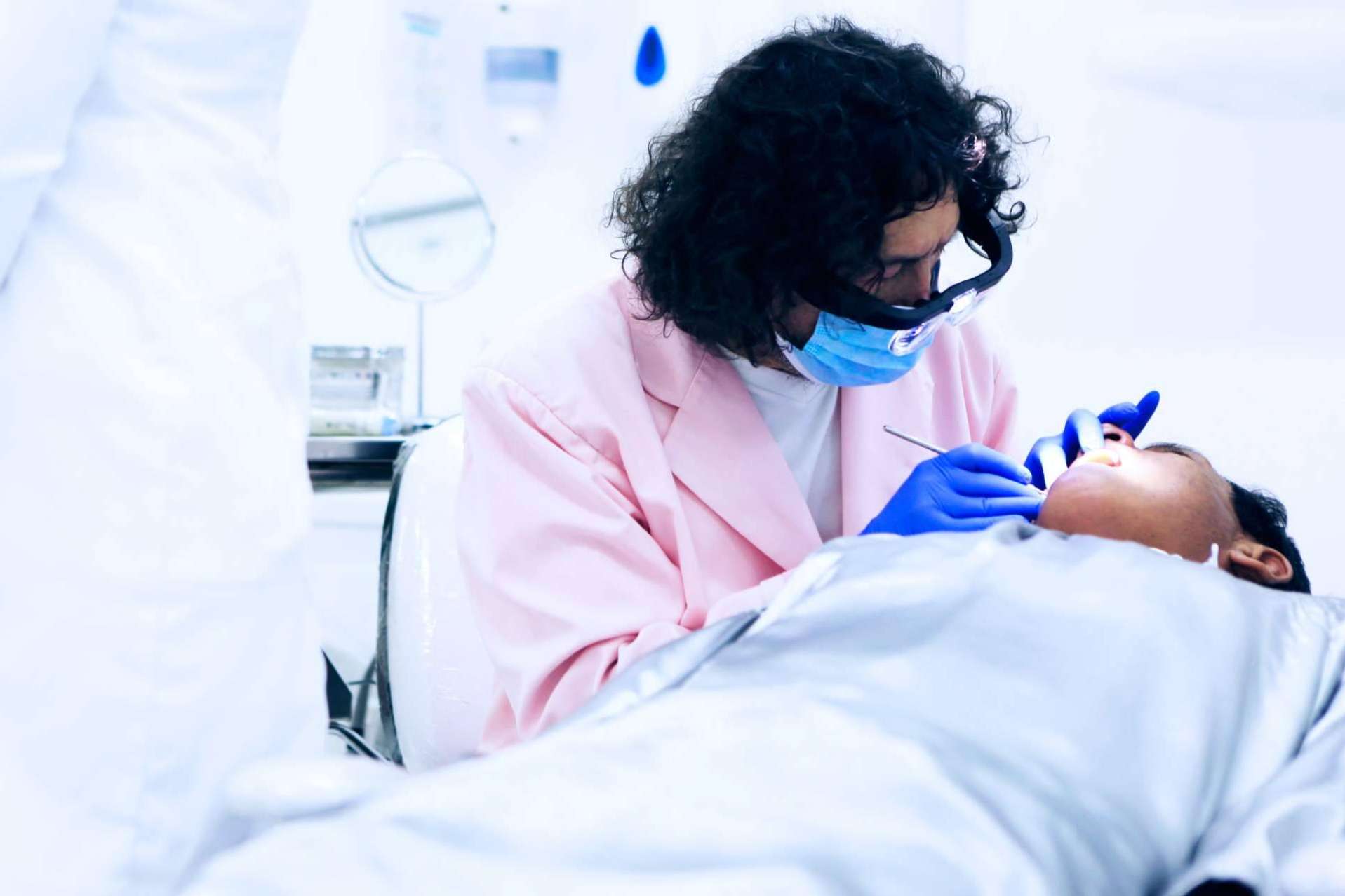 Odontología de Marlon Becerra, especialistas de la sonrisa, ofrecen servicios integrales de odontología en Colombia
