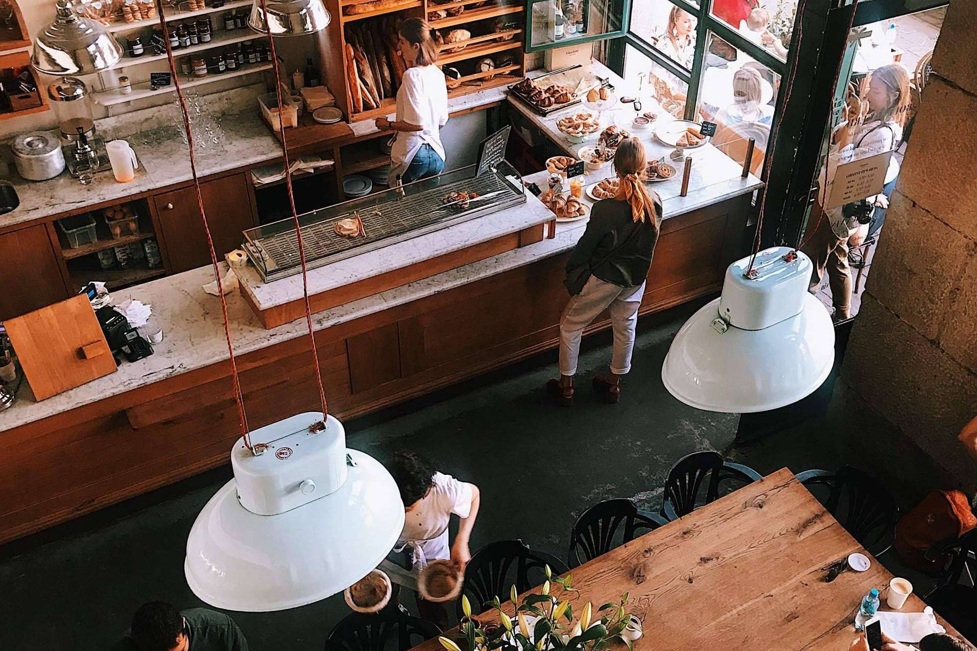 Interiorismo de bares y cafeterías con INDAStudio