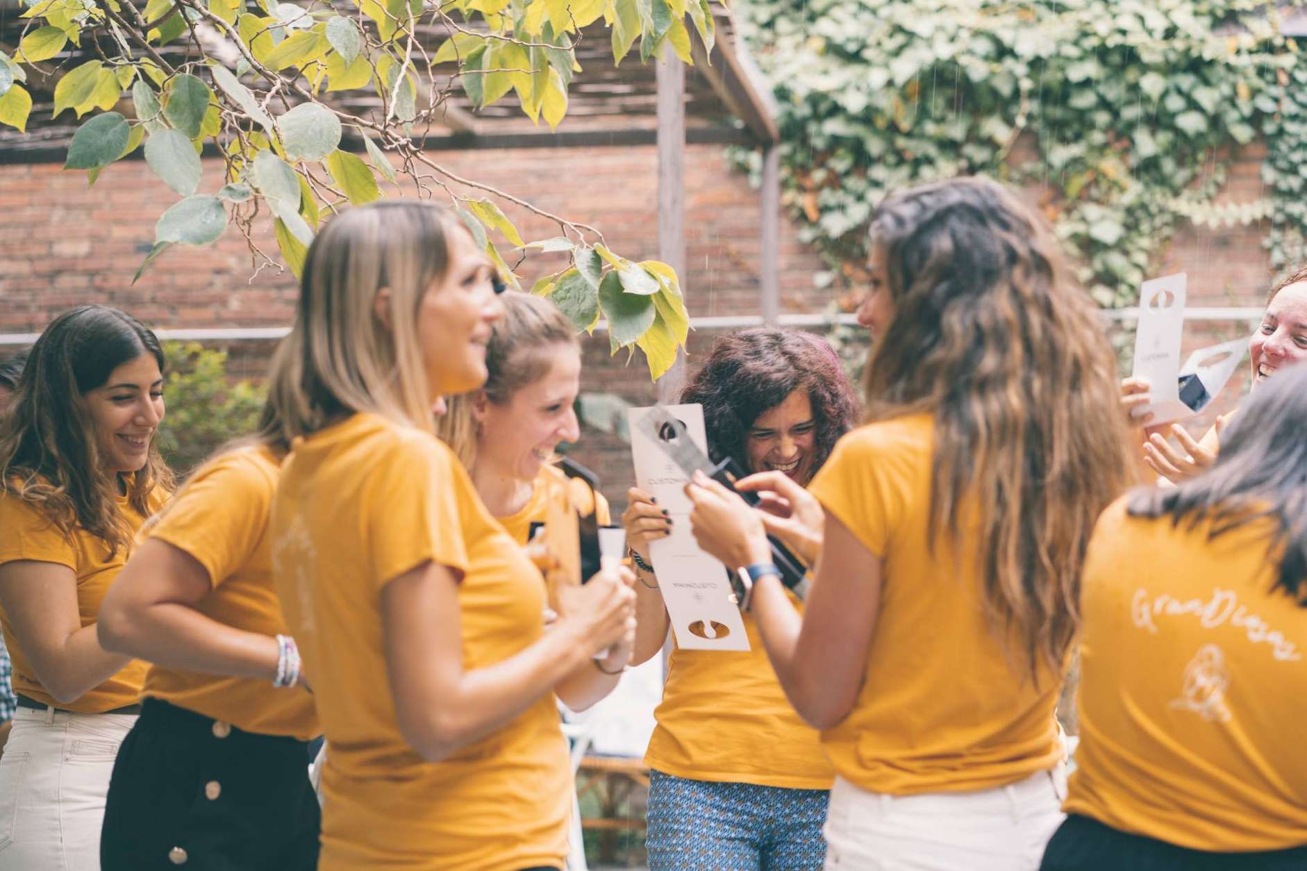 Construyendo relaciones saludables en la era del amor líquido; la misión de Programa Mia para el bienestar de la mujer