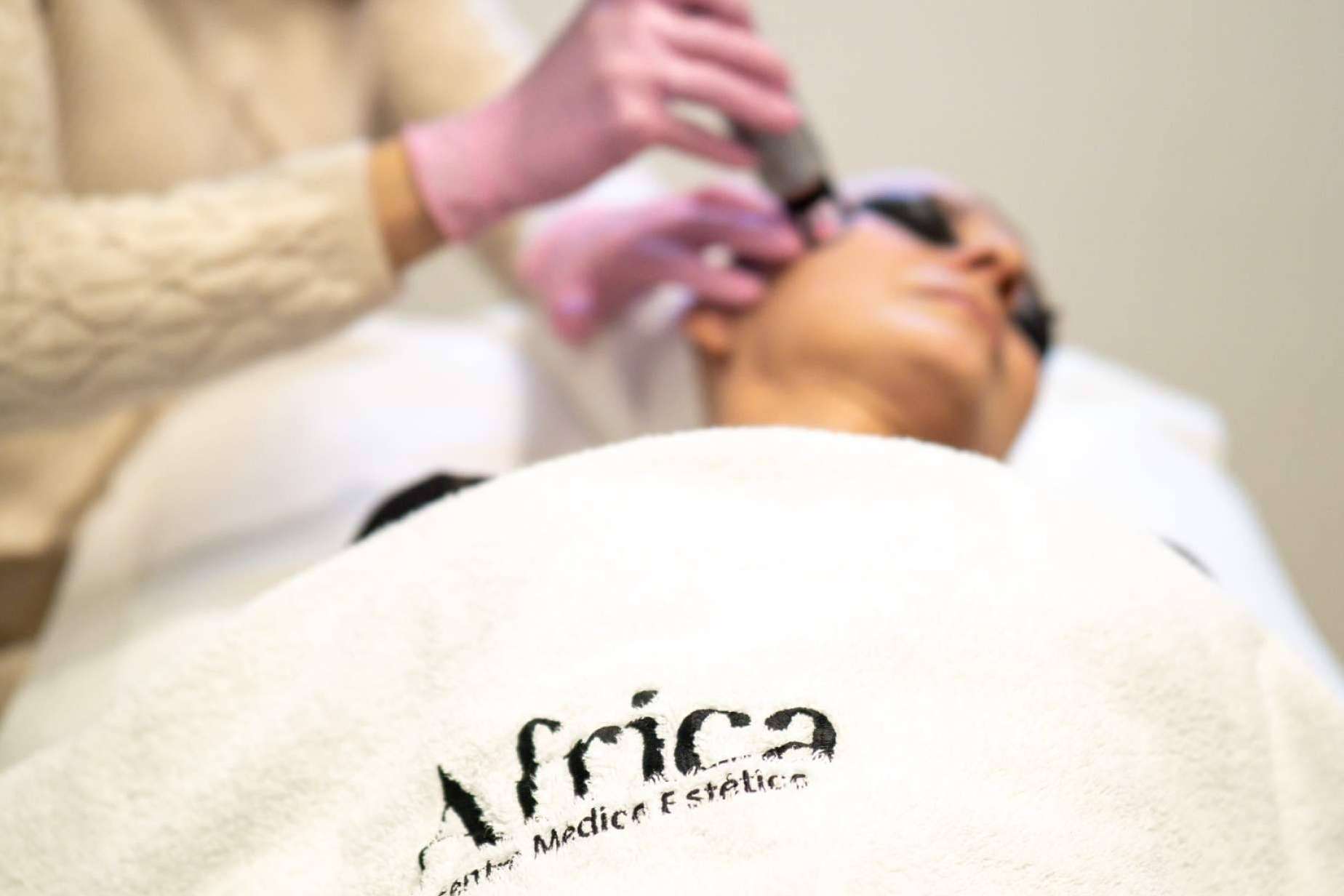 Glow-Lift, el tratamiento facial de autor rejuvenecedor disponible en Centro Médico Estético África