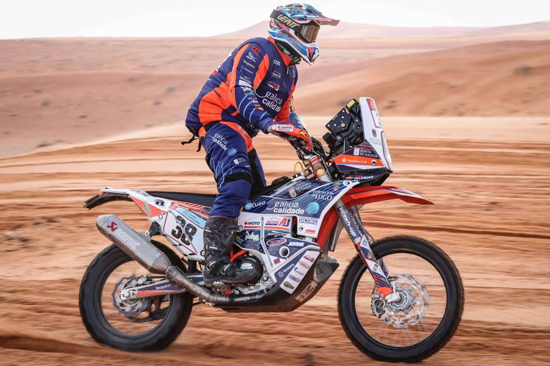 Los aficionados de las motos pueden encontrar en ADHESIVOSEMBARRADOS equipaciones personalizadas