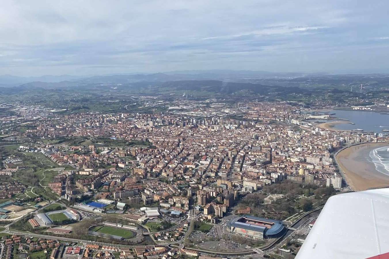 Entrar en el apasionante mundo de la aviación llevando los mandos desde el primer momento, con Asturfly