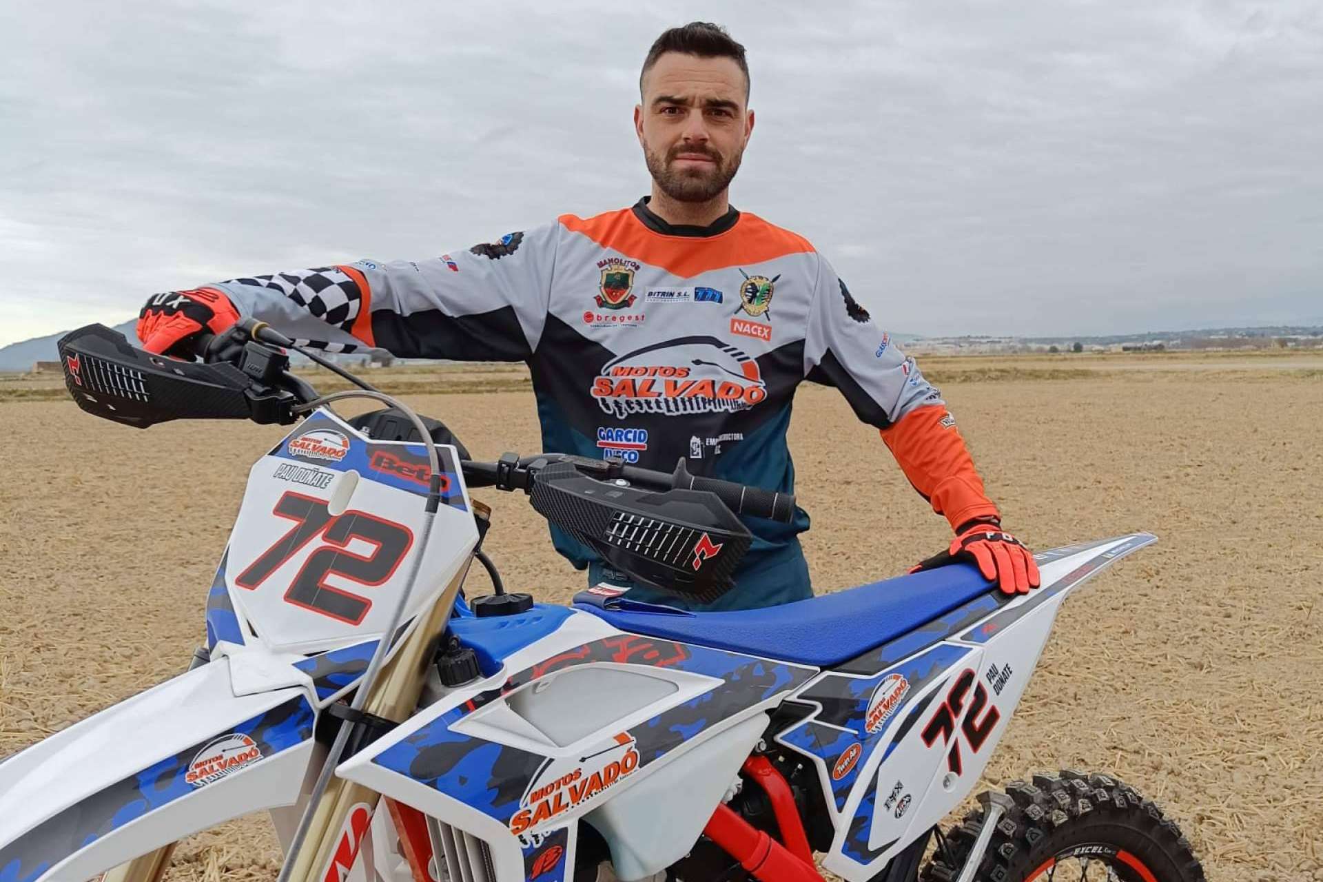 ADHESIVOSEMBARRADOS cuenta con un amplio catálogo de kits de adhesivos para motos de múltiples marcas