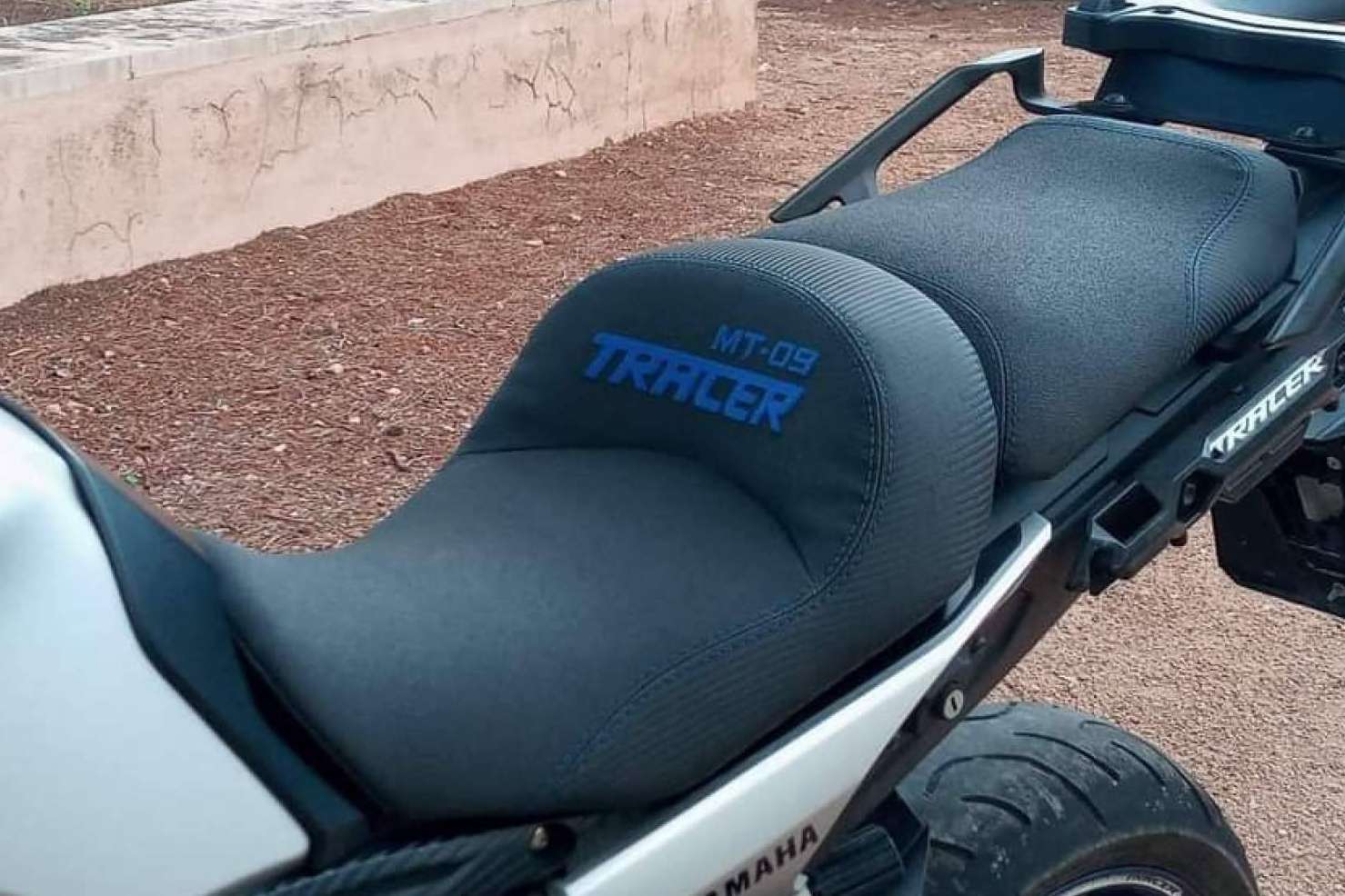 Disfrutar al máximo los viajes de carretera con un asiento confort para motos de JM Fundas