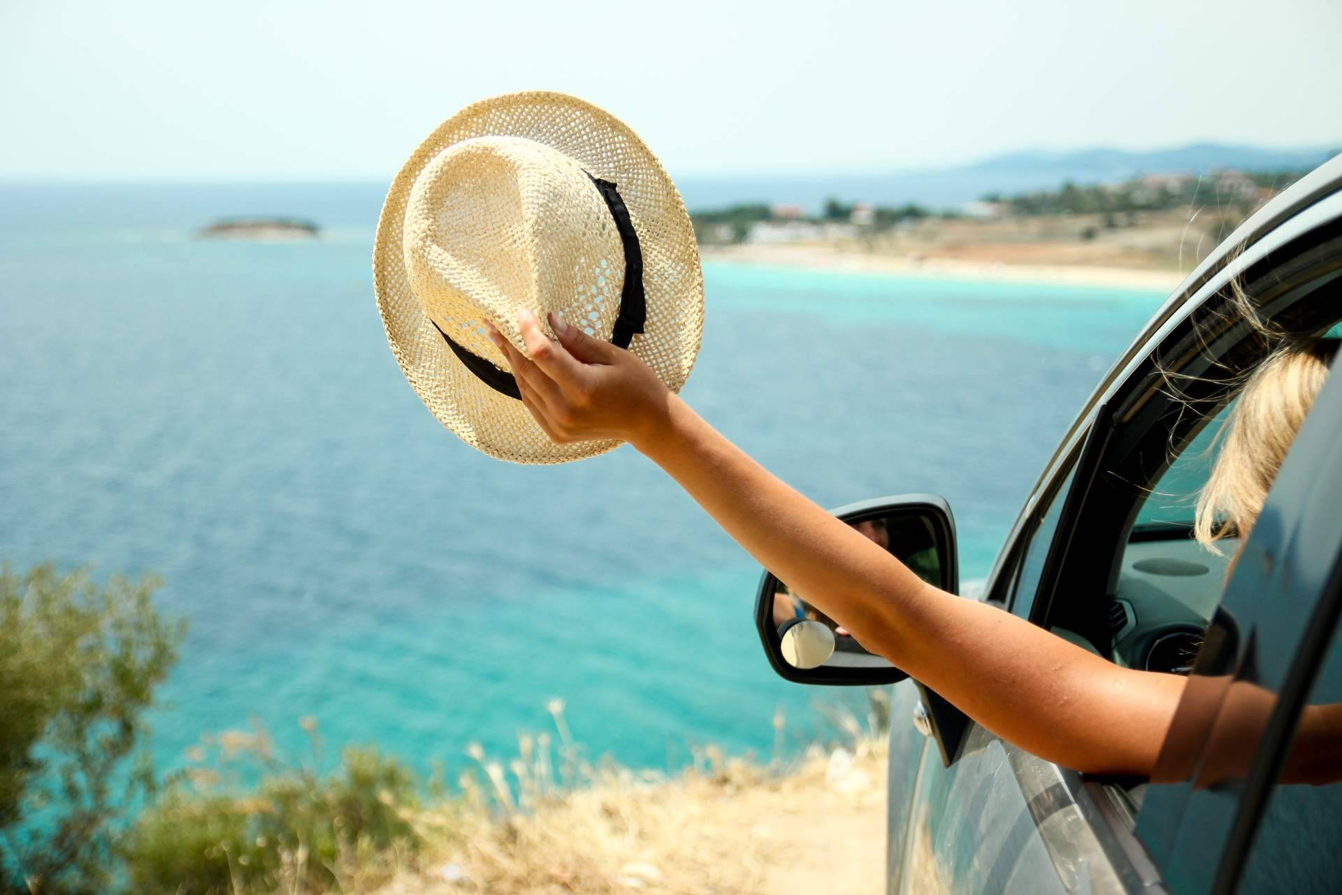 Cómo alquilar un coche en verano a un precio razonable, por Alquicoche