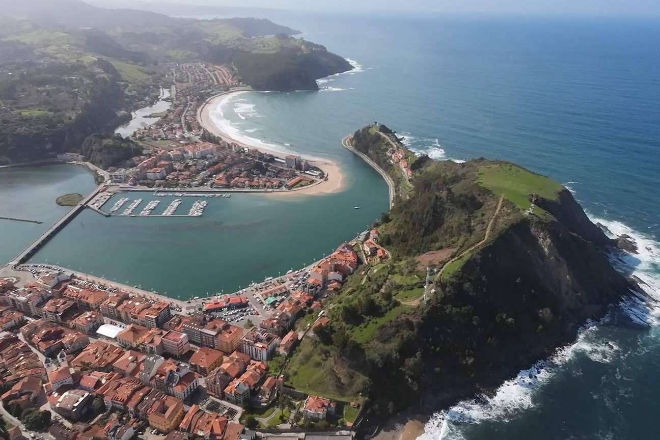 Asturfly ofrece la oportunidad de disfrutar de los paisajes de Asturias desde un ultraligero