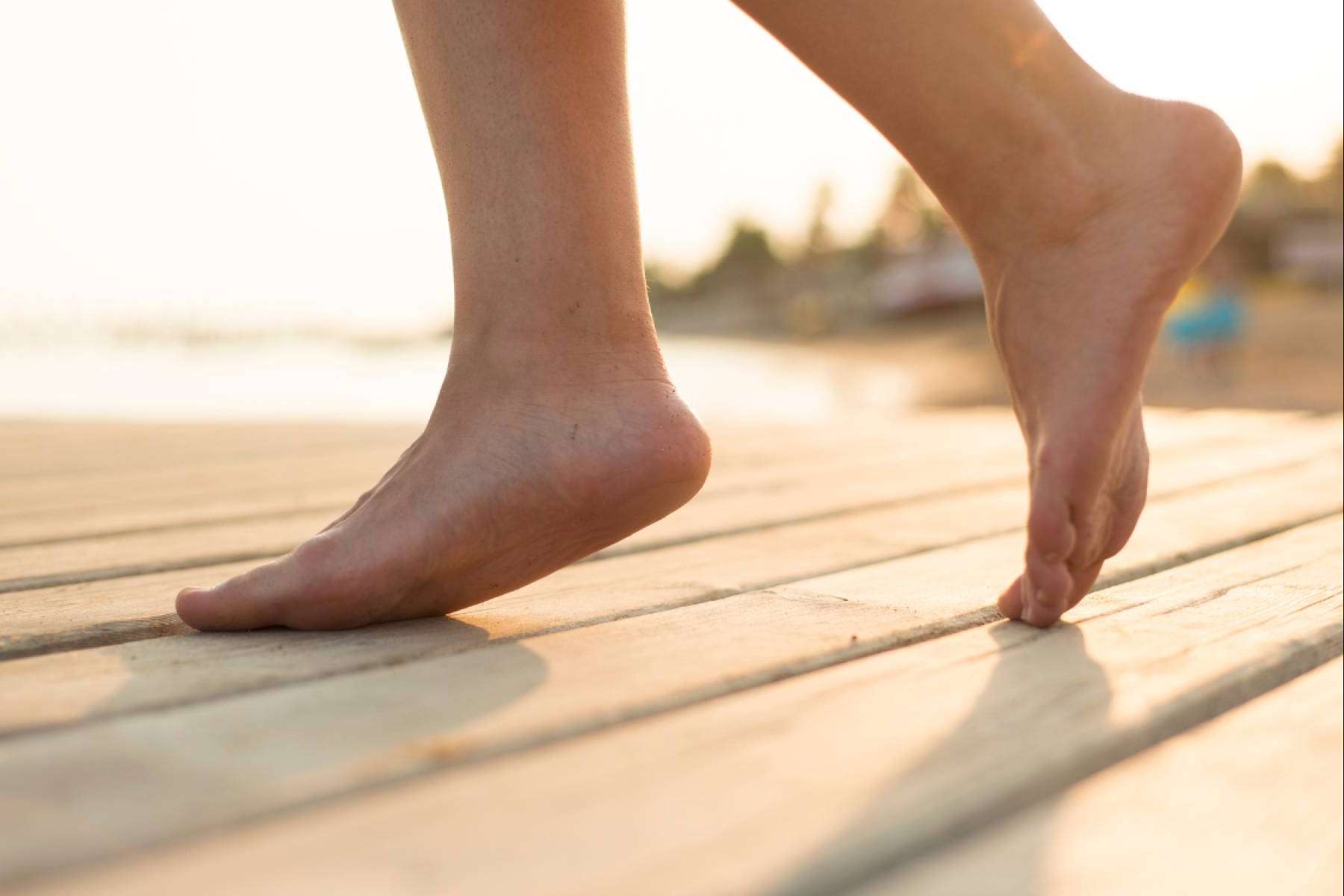 ¿Por qué es importante el cuidado de los pies durante el verano?