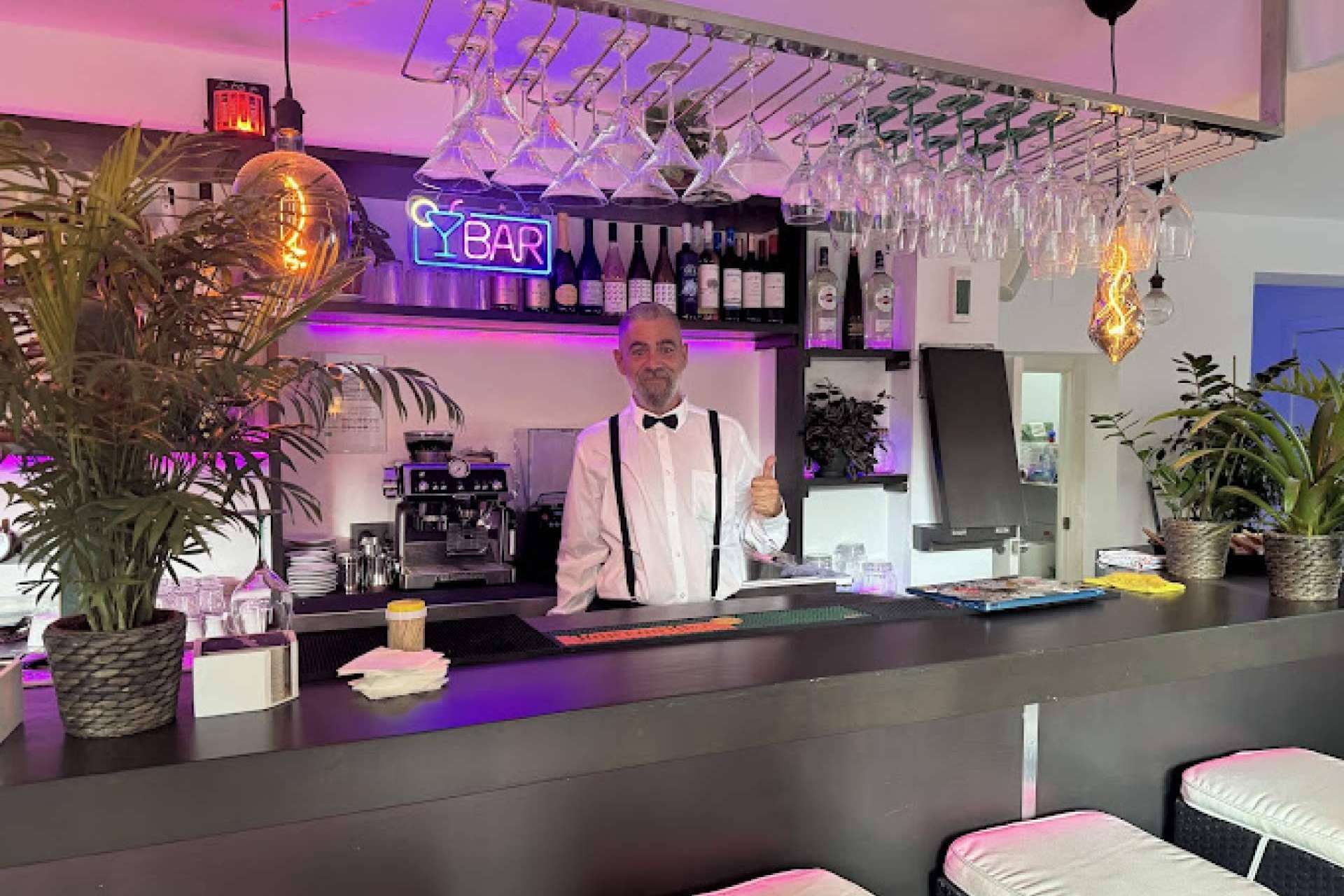 Loco Lounge, el Corazón Vibrante de Torremolinos Centro