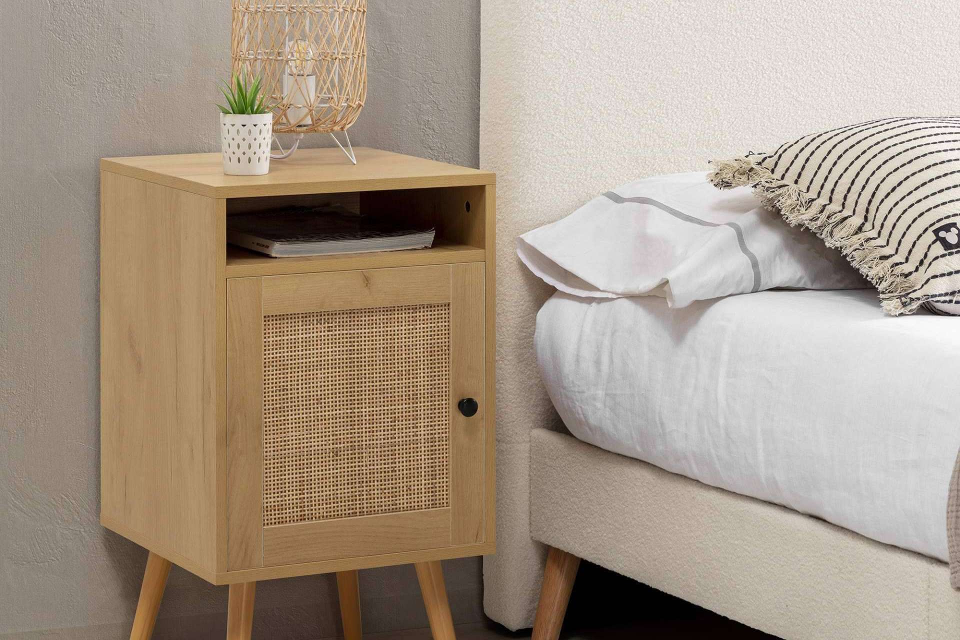 Variedad de estilos en mesitas de noche para dormitorio