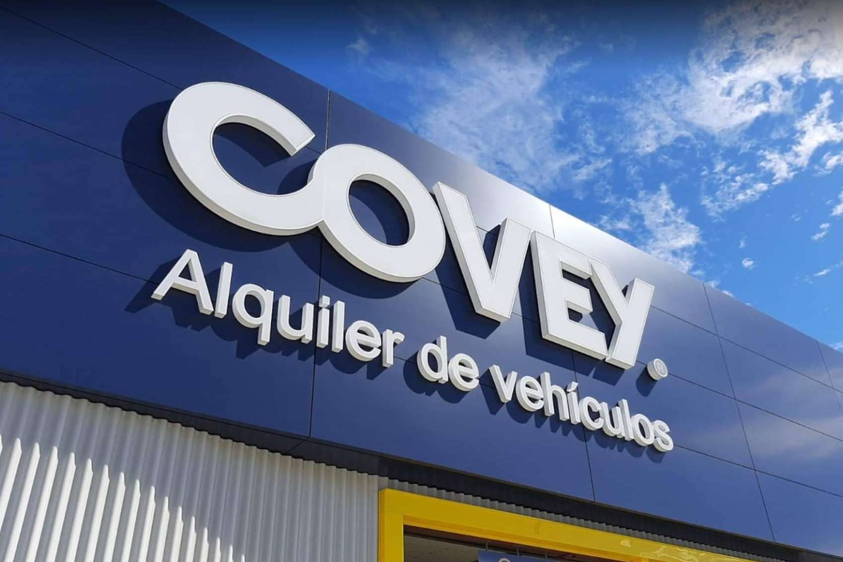 La medalla de la ciudad de Sevilla a Juan Antonio López Olmo y Juan Suárez Salas corona una trayectoria de cincuenta años de éxitos empresariales de Covey Alquiler