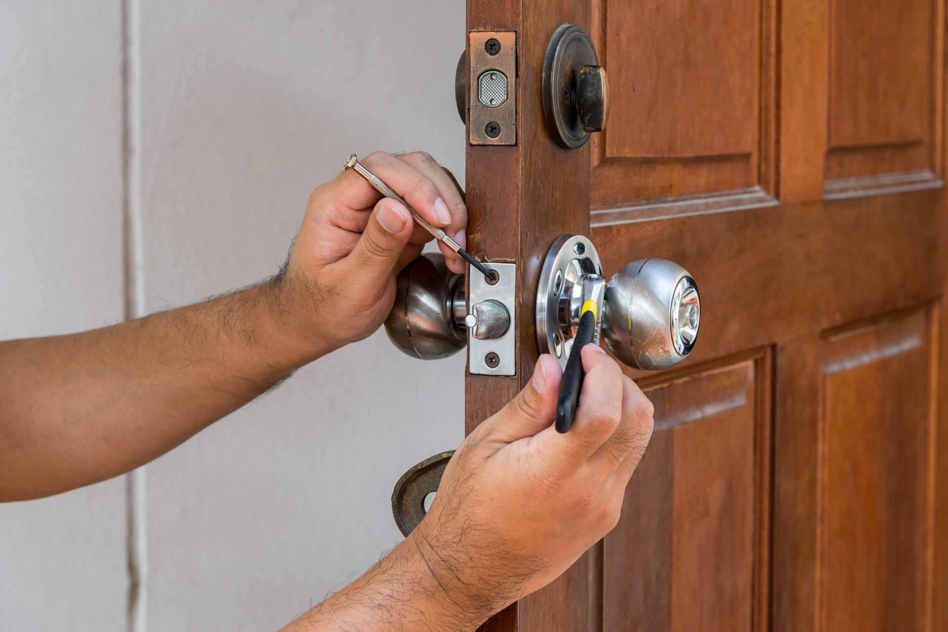 Soluciones Gonzalez; Cerrajeros urgentes para apertura de puertas y cambio de cerraduras