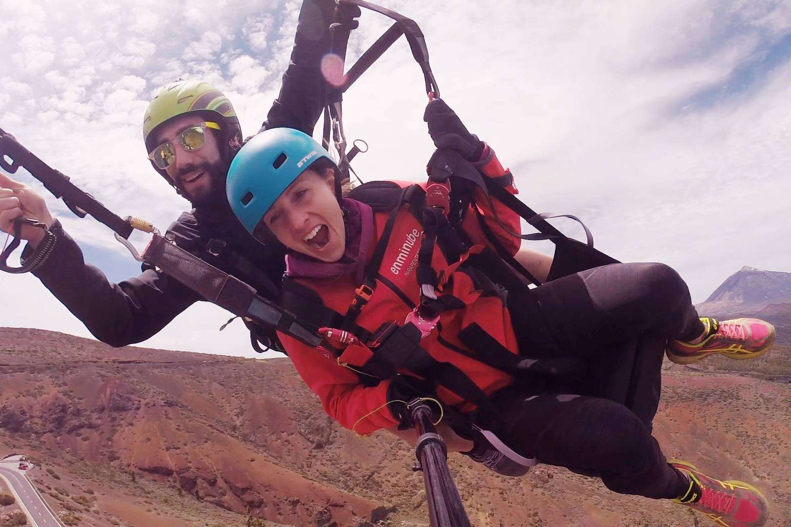 Descubriendo Tenerife desde el aire, vuelos en parapente biplaza con Enminube Parapente