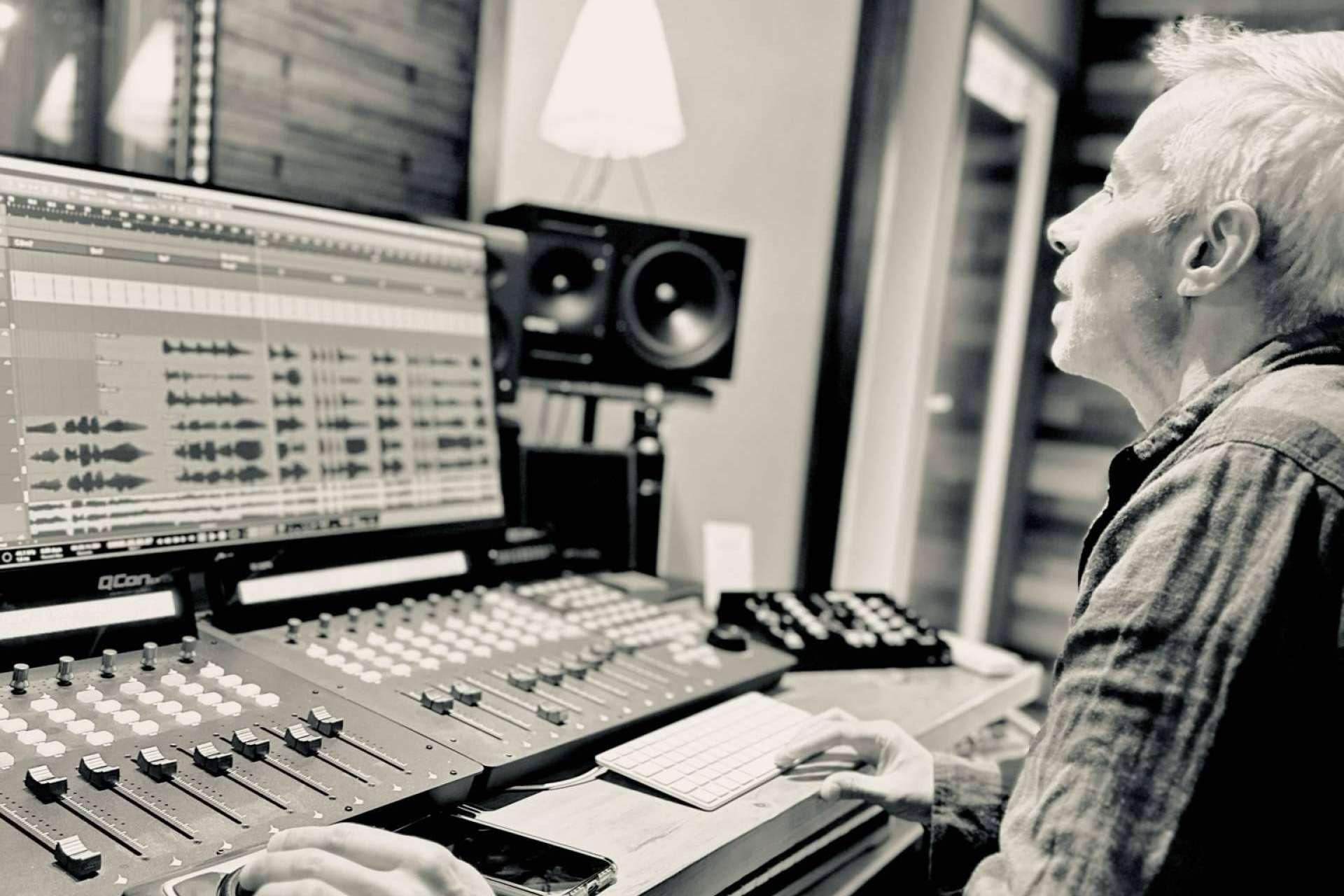 El nuevo single del productor Marcos Bayón enfatiza su pasión por la composición musical para cine
