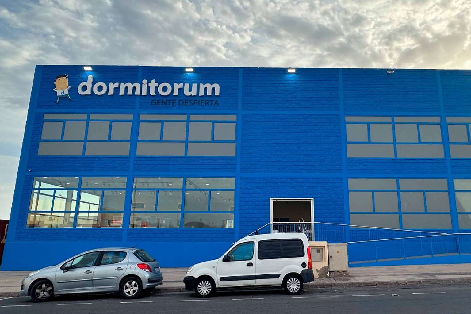 Nuevas tiendas de colchones en dormitorum acompañadas de una campaña especial de Navidad