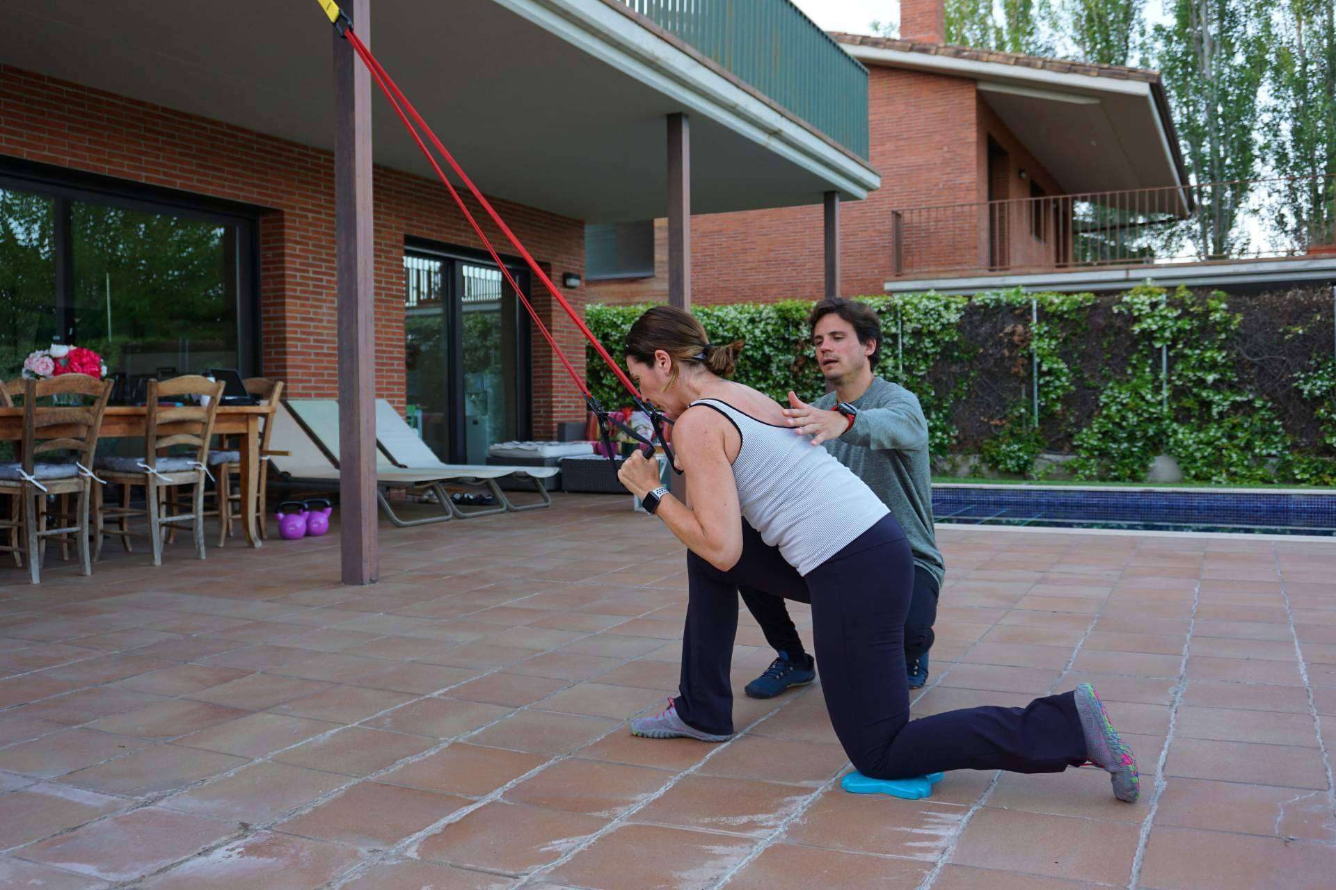 La clave del éxito en el entrenamiento de fuerza femenino, sesiones en grupo con enfoque personalizado
