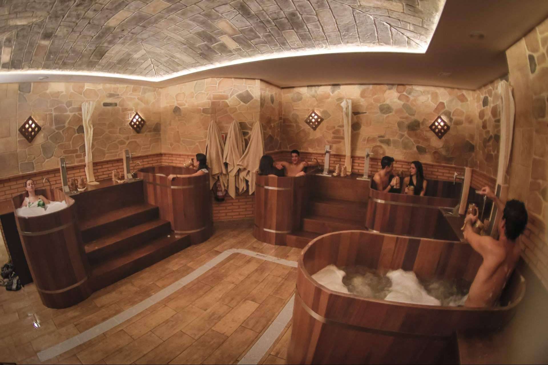 Más que un baño en cerveza; Beer Spa las nuevas experiencias de relax que revolucionarán los spas