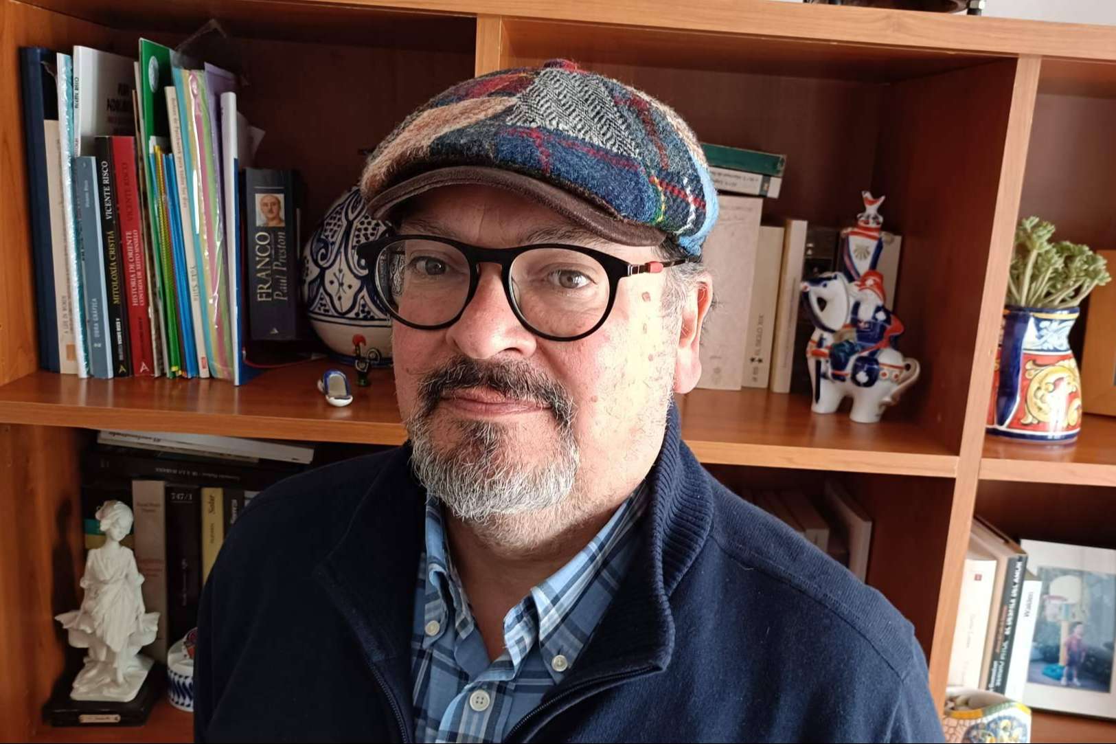 Crónicas desde el encierro; Santiago Serrano Martínez-Risco y su mirada entre lo absurdo, lo íntimo y lo esperanzador.