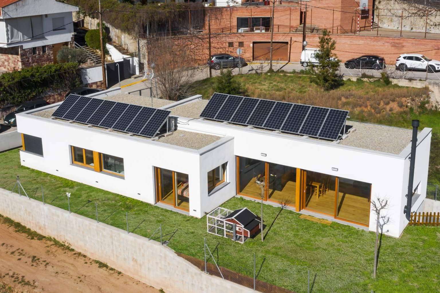 Tres casas que se mantuvieron encendidas durante el apagón eléctrico en la Península Ibérica