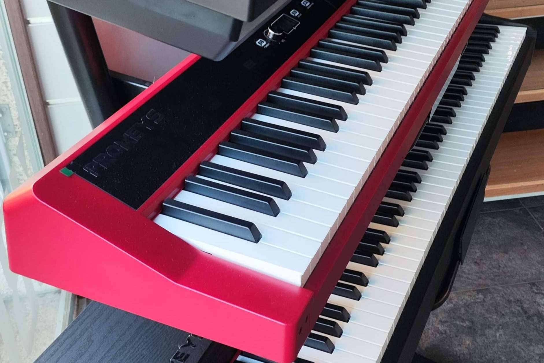 Pianos digitales en Promusica; Calidad profesional, atención personalizada y marcas líderes