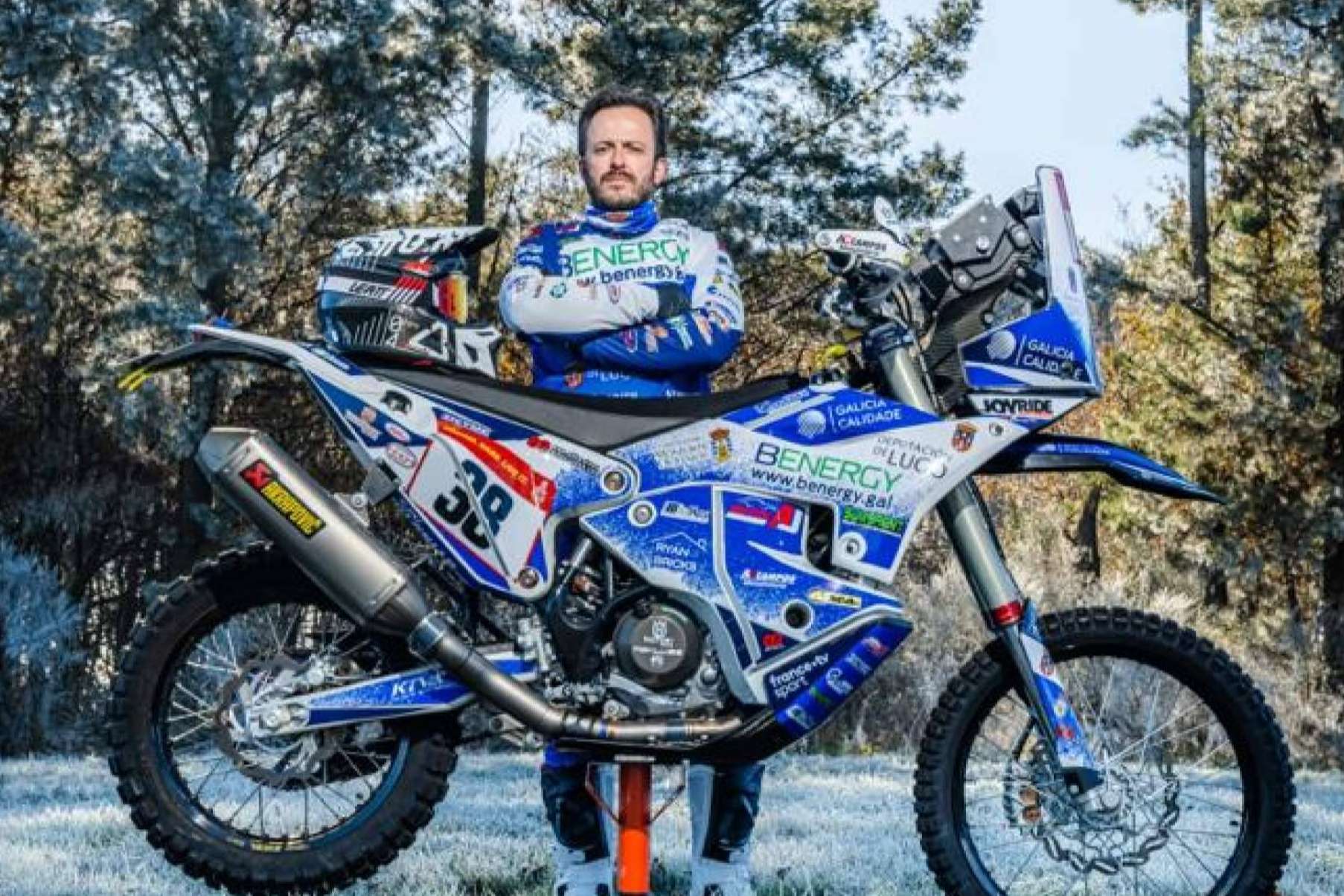 ADHESIVOSEMBARRADOS lanza soluciones gráficas para renovar la estética de motos off-road