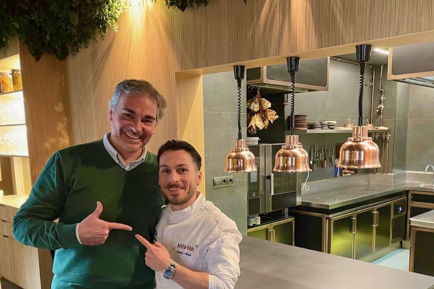 El chef Samuel Naveira llevará la cocina de Muna a Italia en Moto GP VIP Village