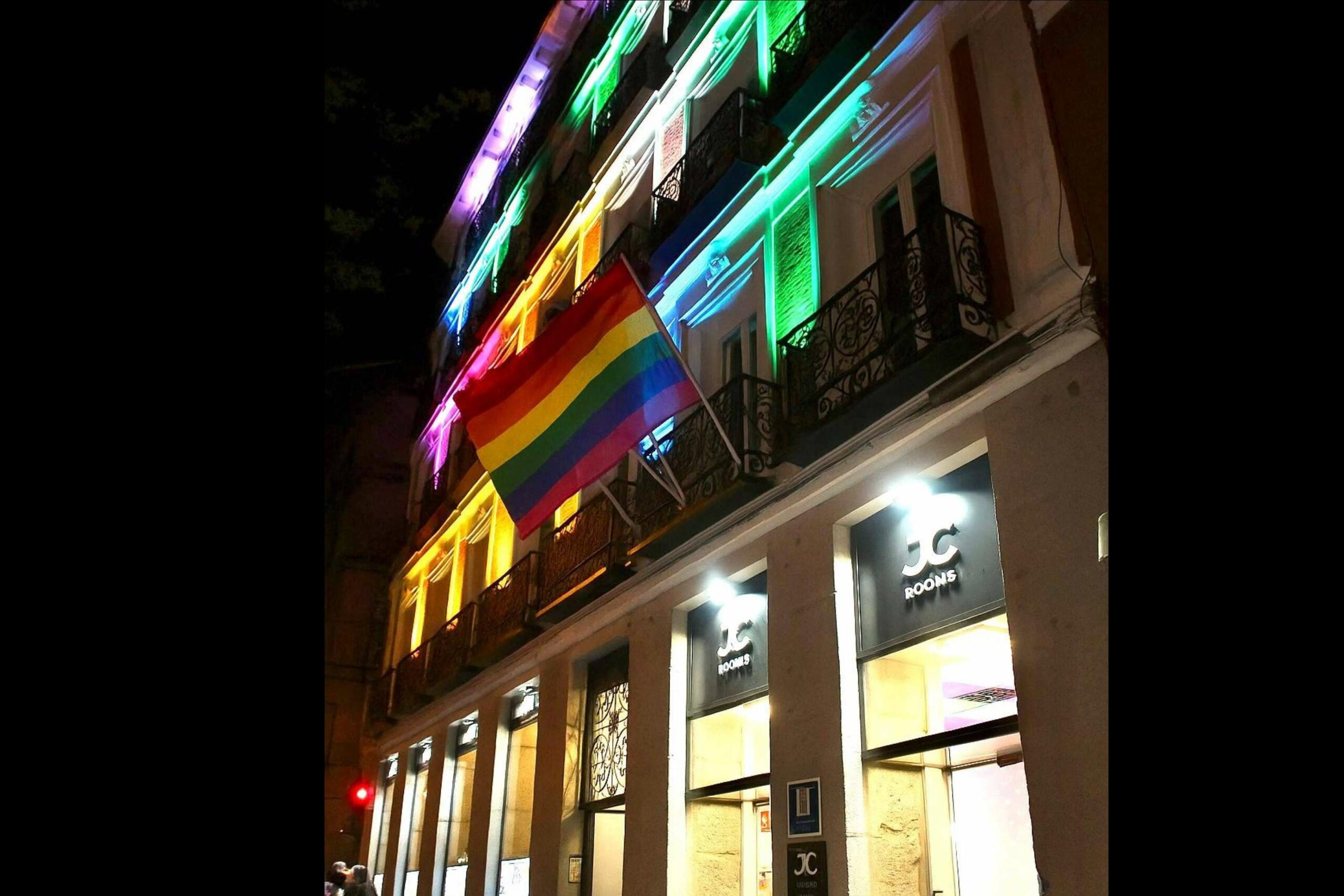 JC Hoteles se suma al Pride 2025 con una ambientación multicolor en pleno centro de Madrid