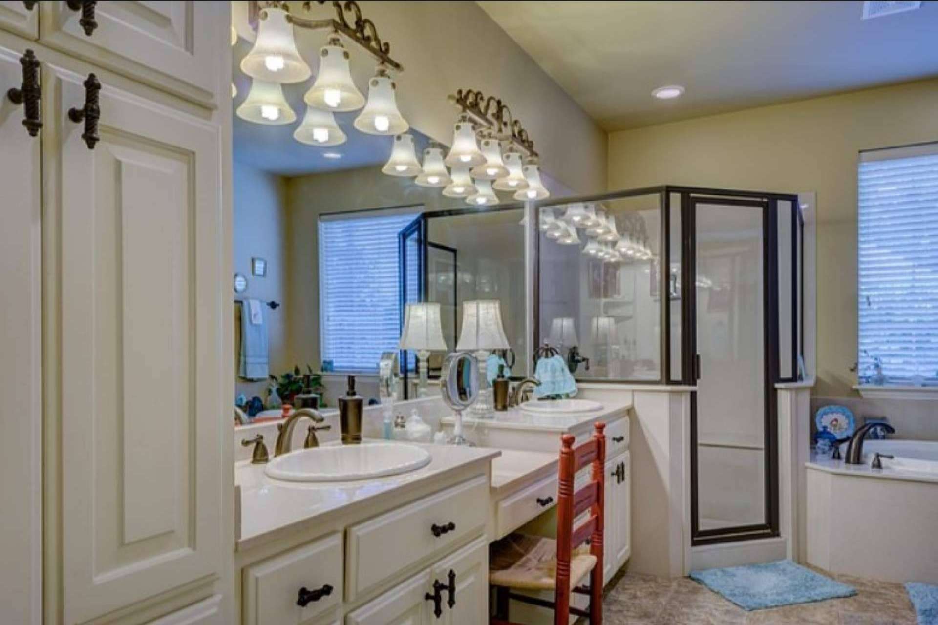 La Ranilla Sevilla impulsa el diseño de baños con una línea de muebles a medida en oferta