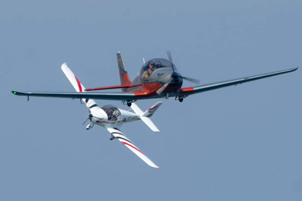 La experiencia de piloto por un día en Asturias atrae a nuevos amantes de la aviación