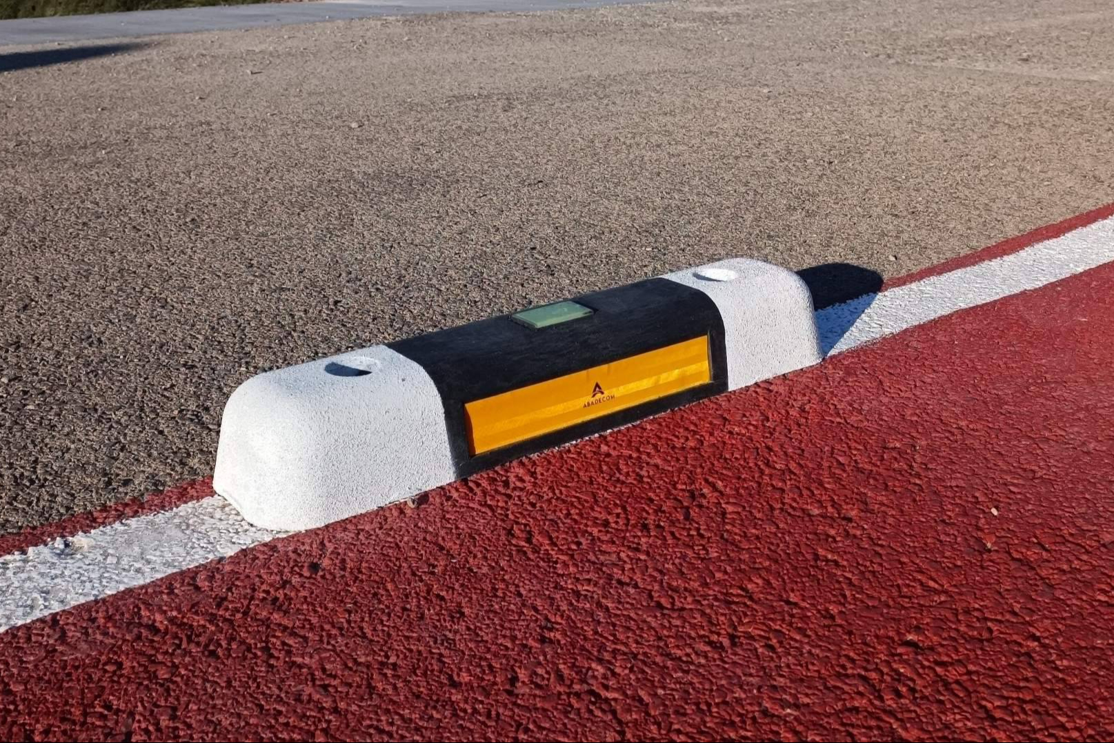 Sevilla, Cartagena y Alicante apuestan por el separador de carril bici fotoluminiscente de Abadecom Urban