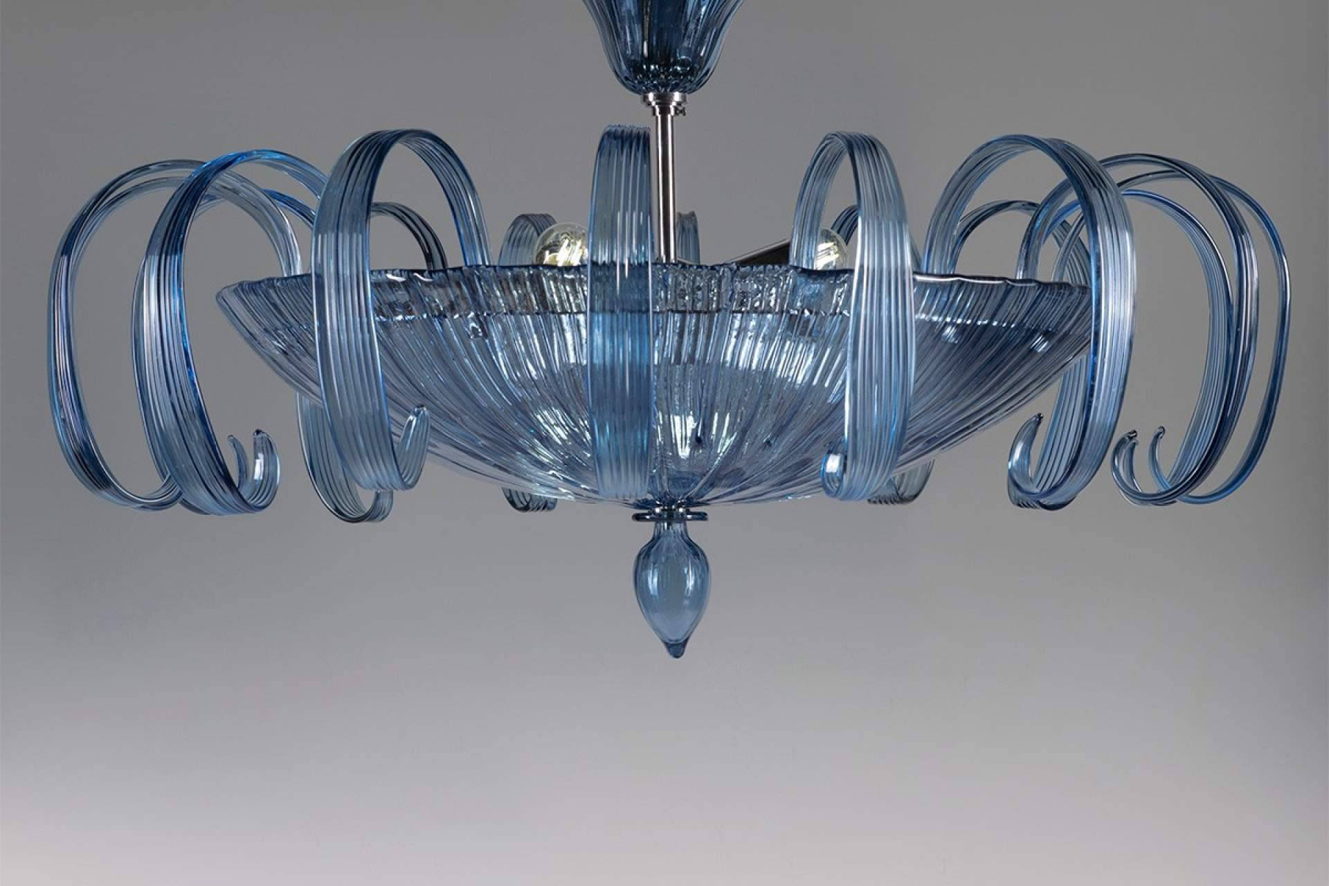 Murano glass chandeliers con firma veneciana; Venice Arte eleva la luz en interiores
