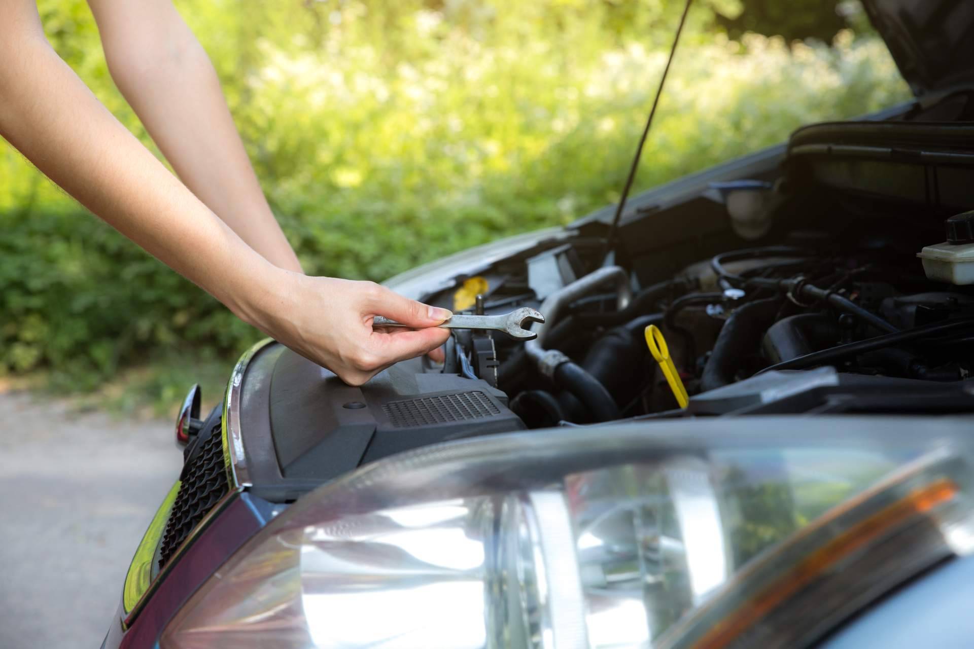 El destino de un coche averiado; compra de coches averiados y baja definitiva en DGT