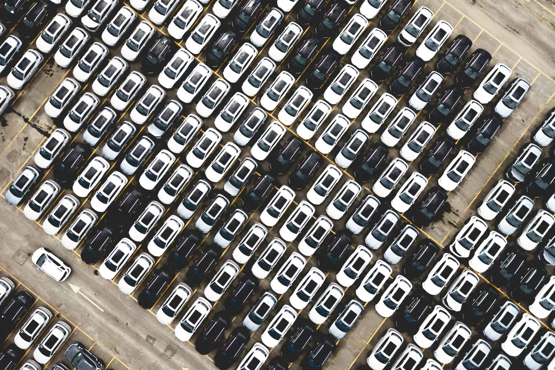 Europa abre la puerta a los coches de combustión más allá de 2035; M Renting analiza el impacto para conductores y flotas