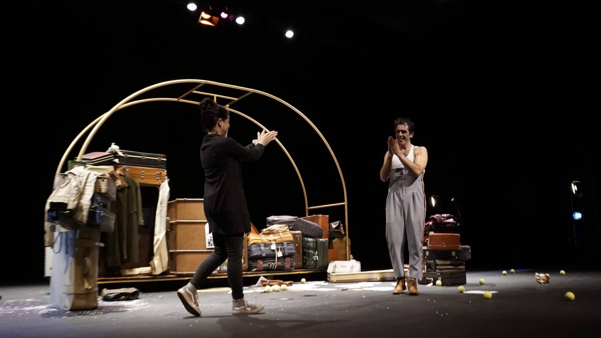 De trabajar en la calle a los escenarios, la trayectoria de Adrián Conde como referente del teatro