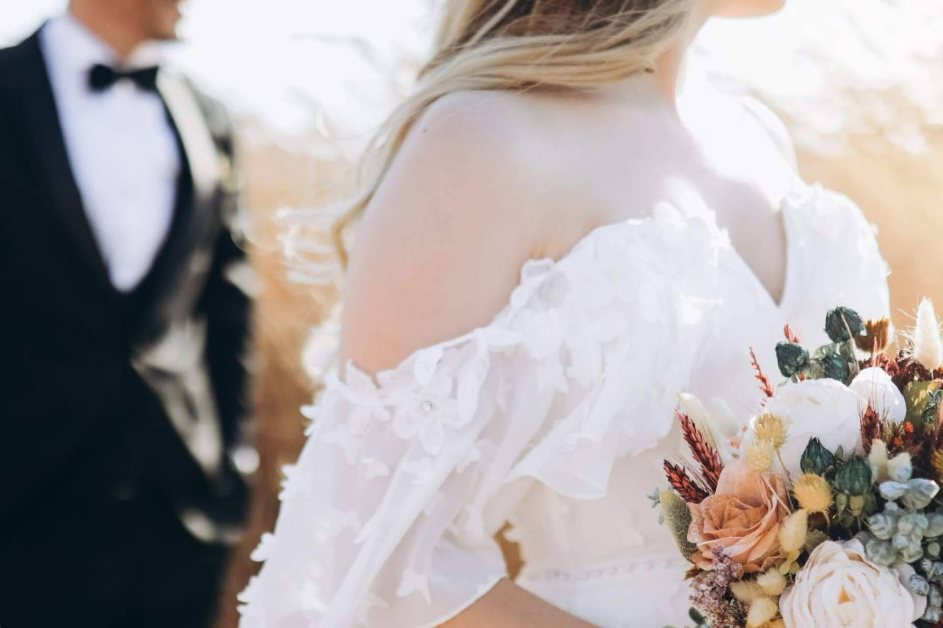 ¿Las bodas en crisis? La psicóloga Lara Ferreiro explica por qué los jóvenes huyen del compromiso eterno