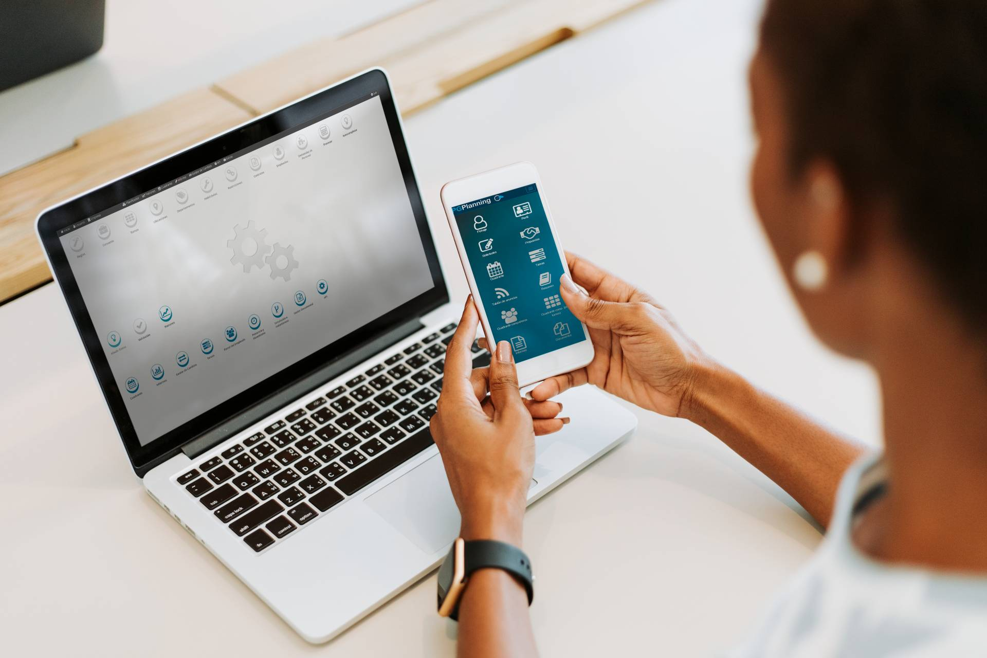 Herramientas digitales para la gestión de turnos rotativos en empresas con actividad continua