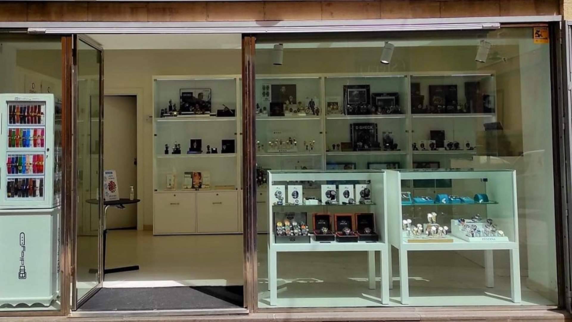 El reloj SaveFamily se convierte en la alternativa segura al primer móvil en las comuniones de este año