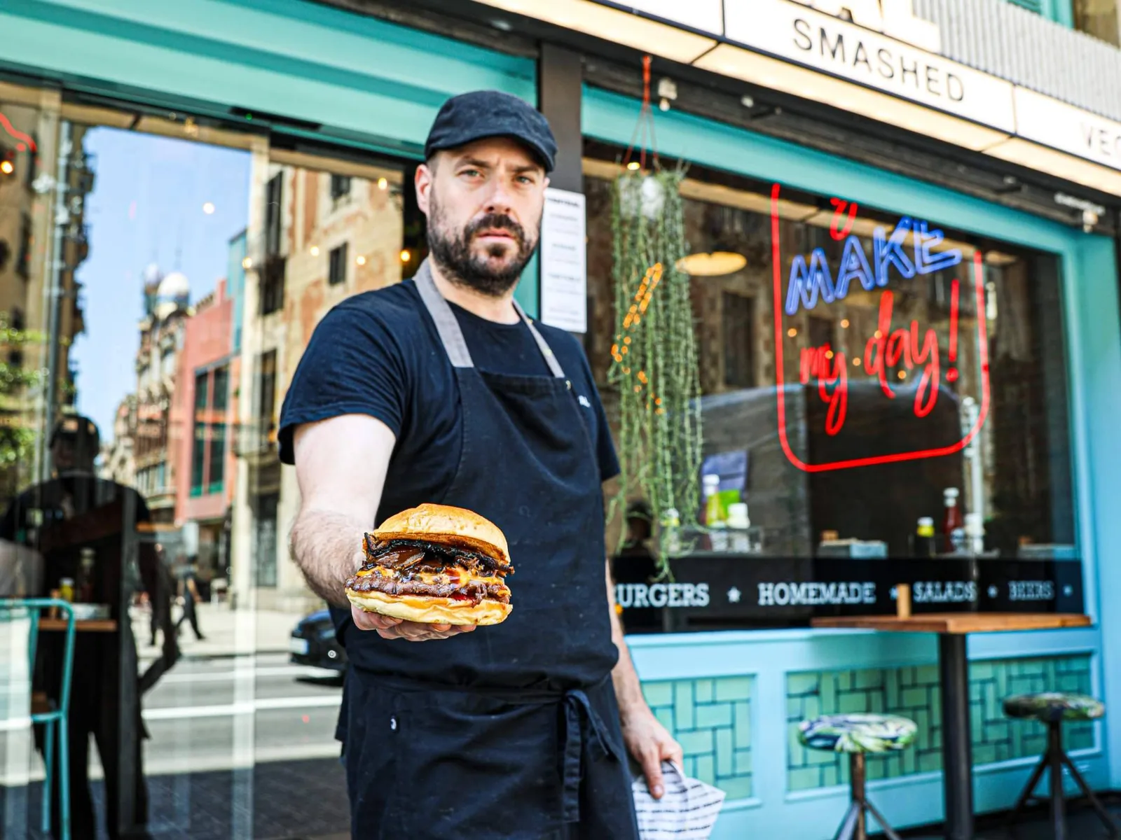 La Central presenta La Smokey; su burger más ahumado para el verano en Barcelona